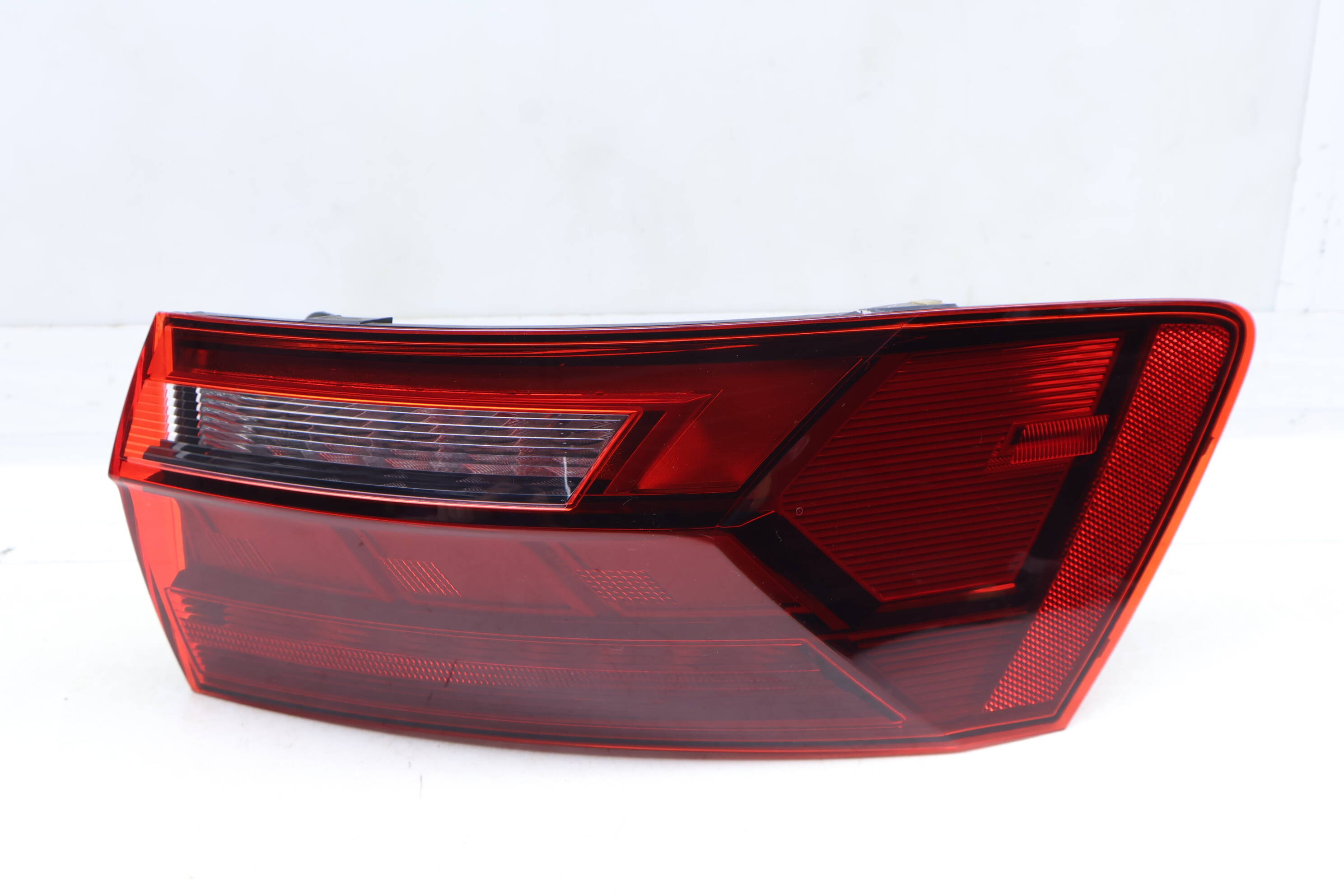 Outer Tail Light / Lamp 17A945096B
