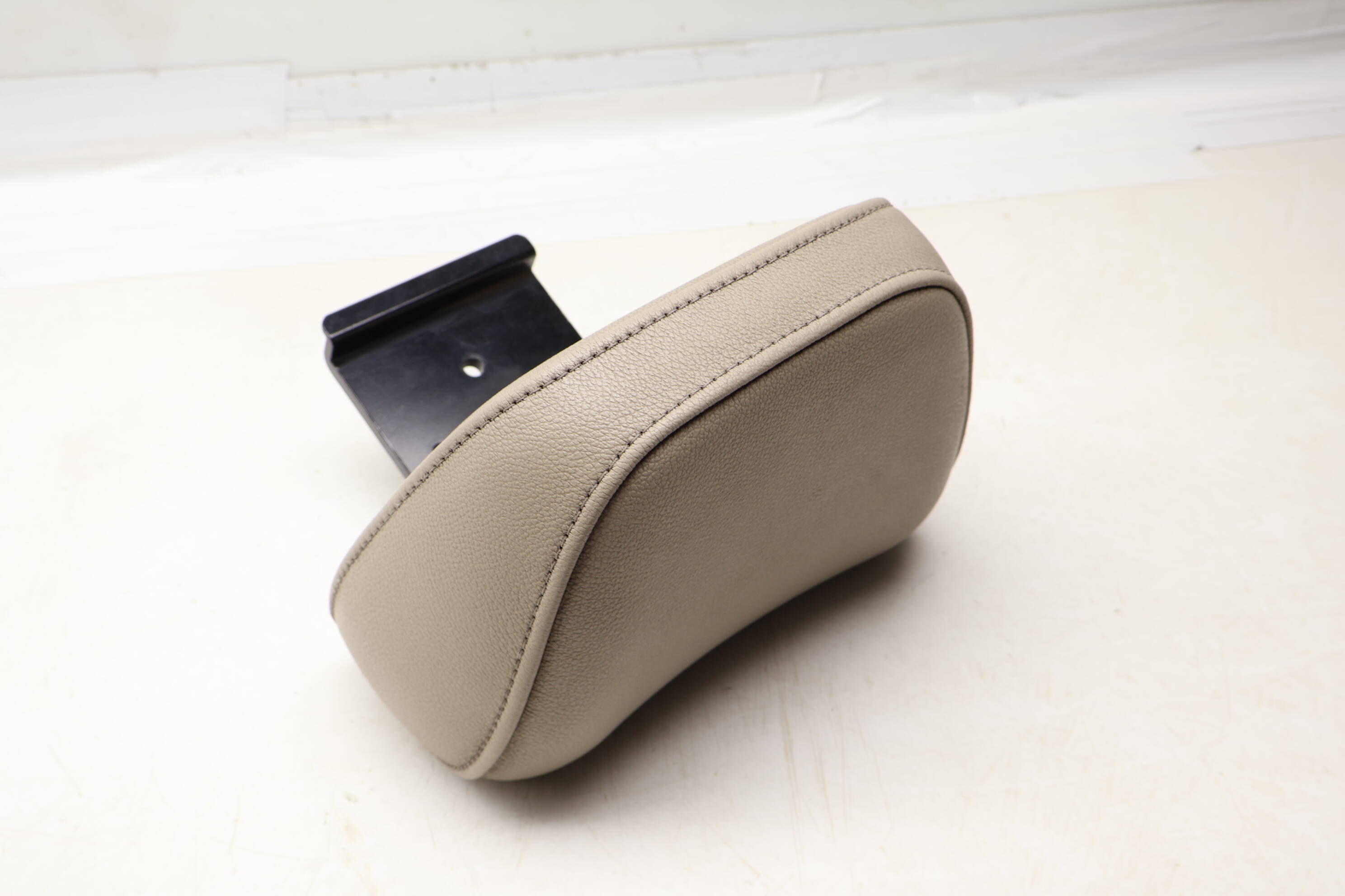 Headrest / Head Rest 8F0885973N