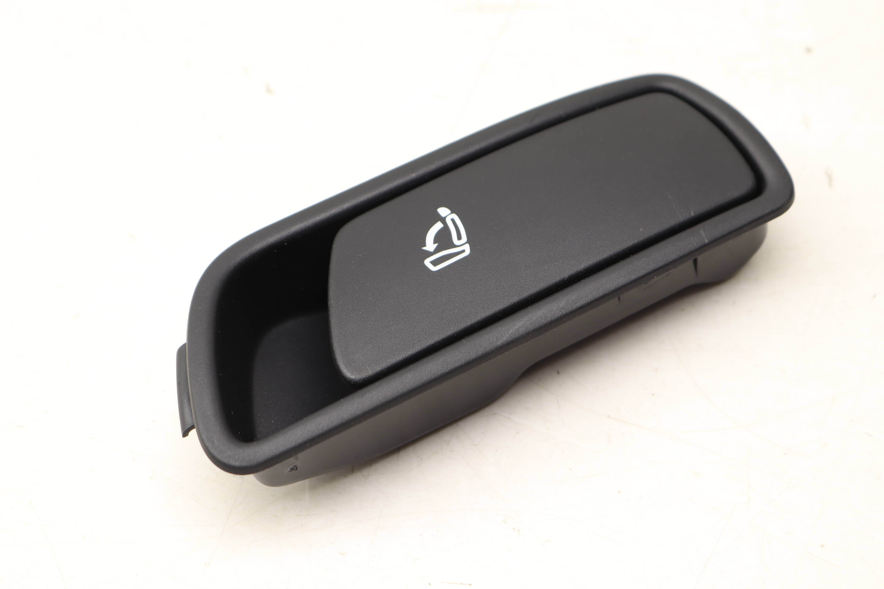 Upper Seat Fold Down Lever / Handle 8R0885682A