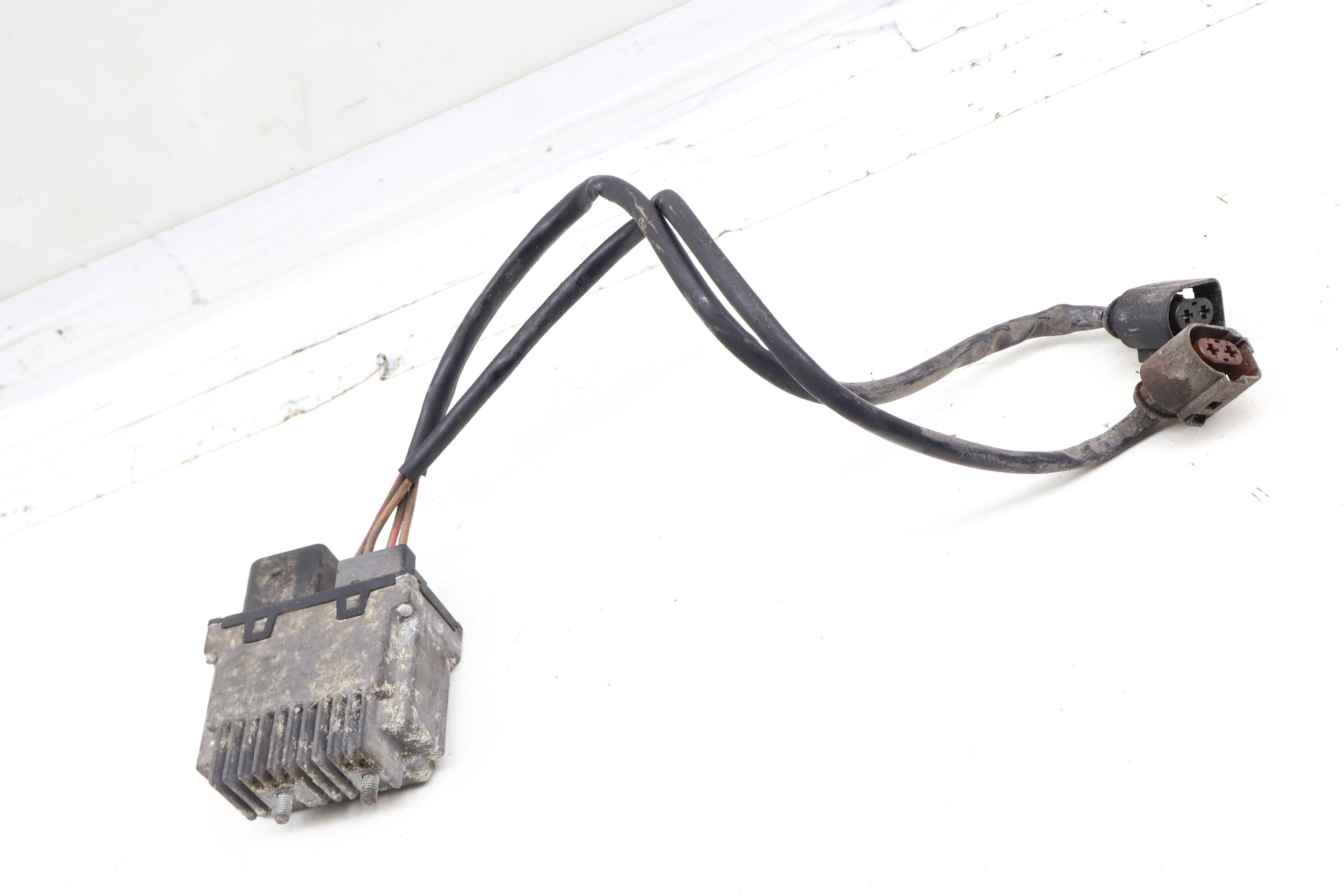 Radiator Cooling Fan Control Module 8D0959501B