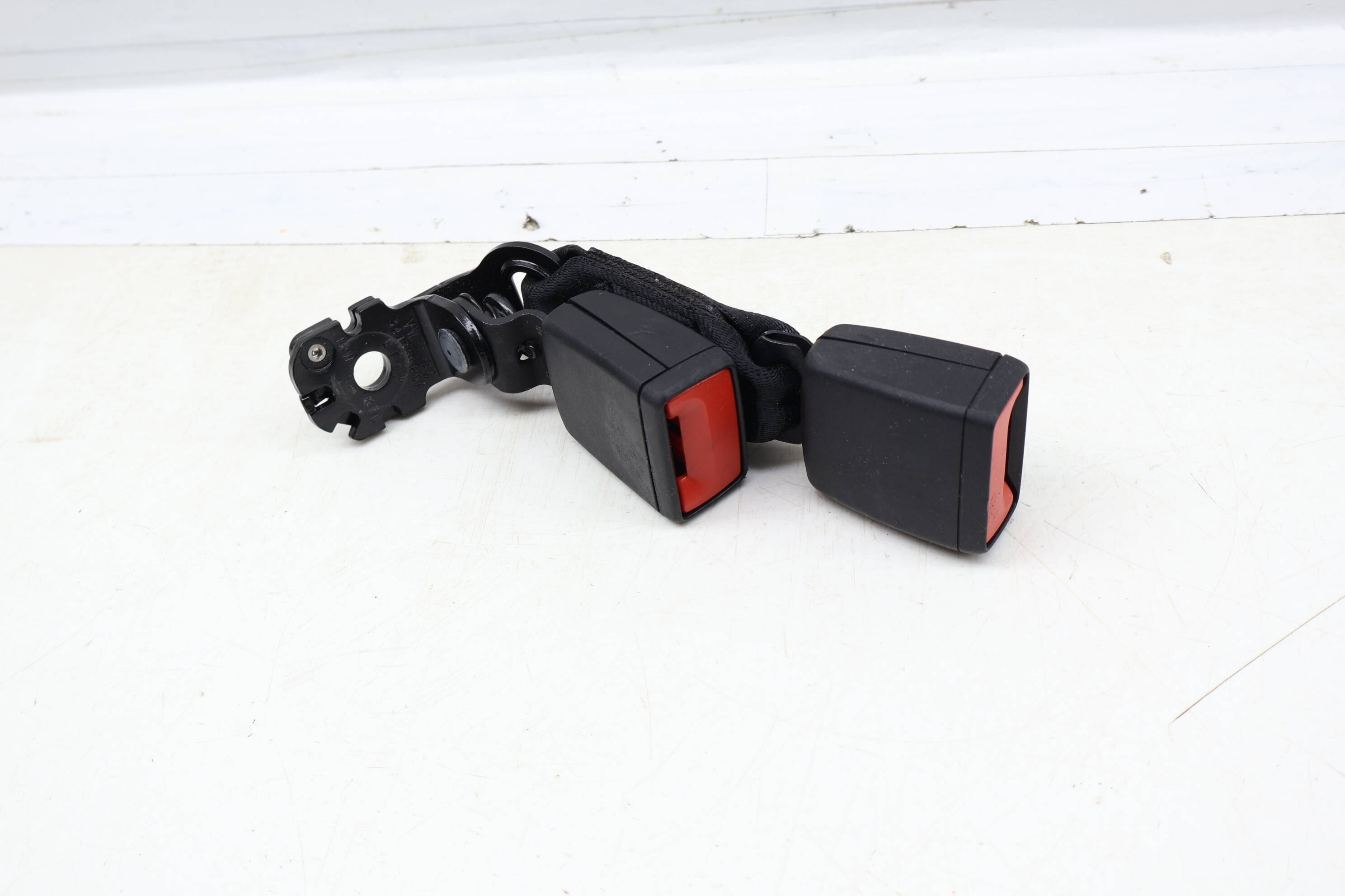 Seat Belt Buckle / Receiver (Double) 8W0857739C