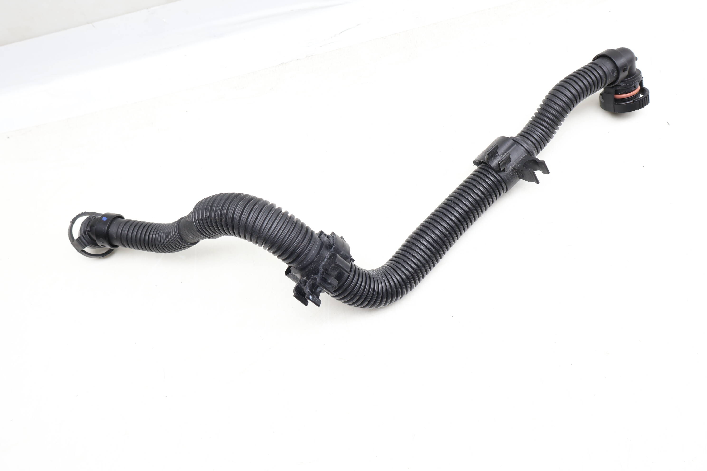 Pcv Engine Breather Hose / Line 06N103213