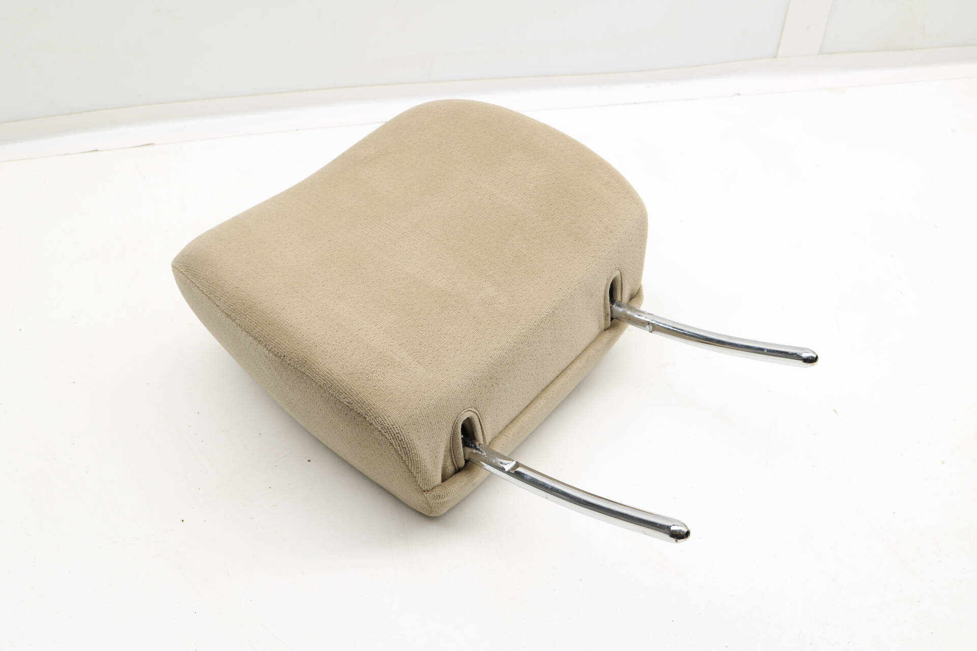 Headrest / Head Rest 7D0881921M