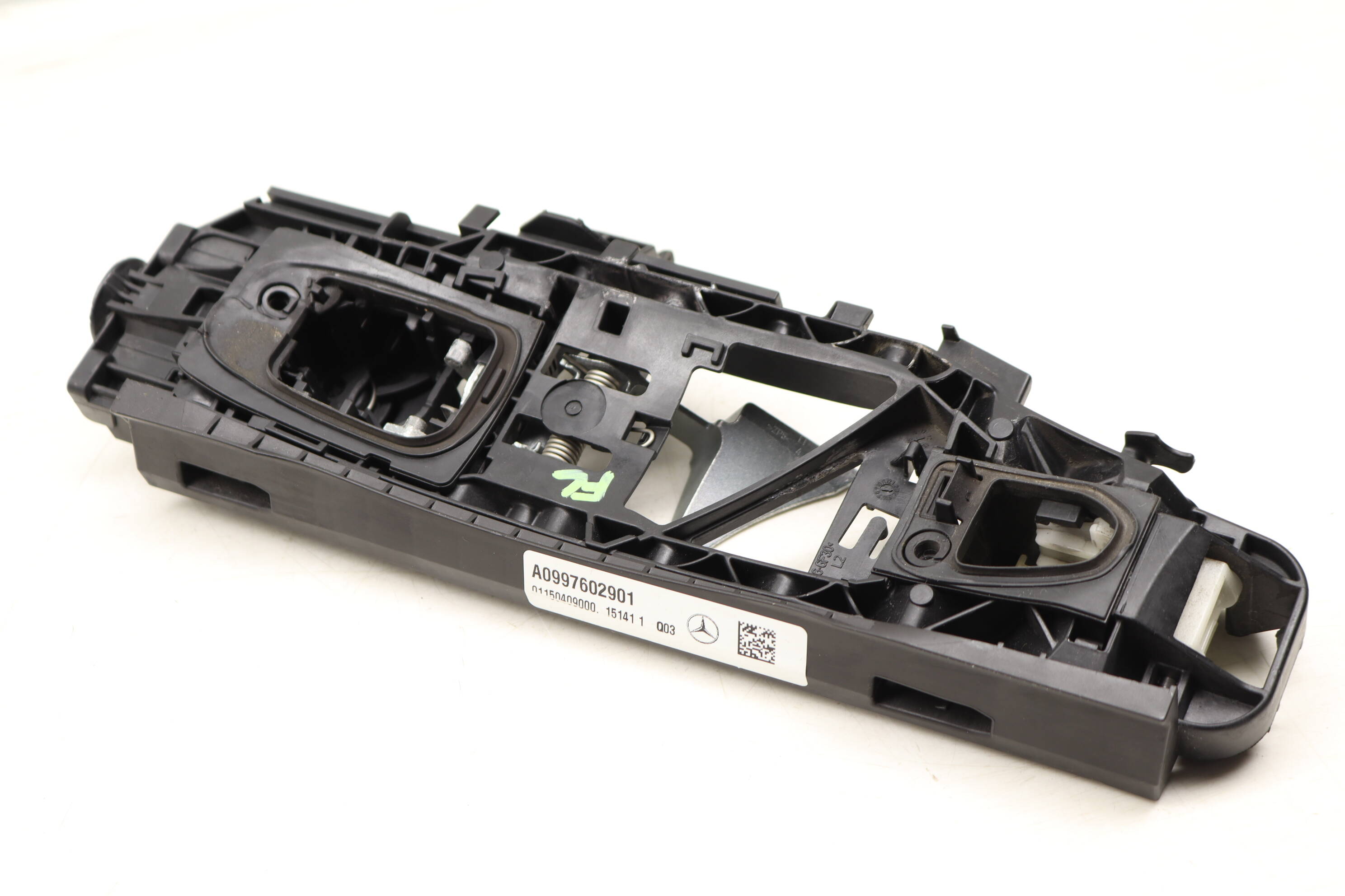 メル96221さま専用 Mercedes-Benz Front Left Exterior Door Handle Bracket 0997602901