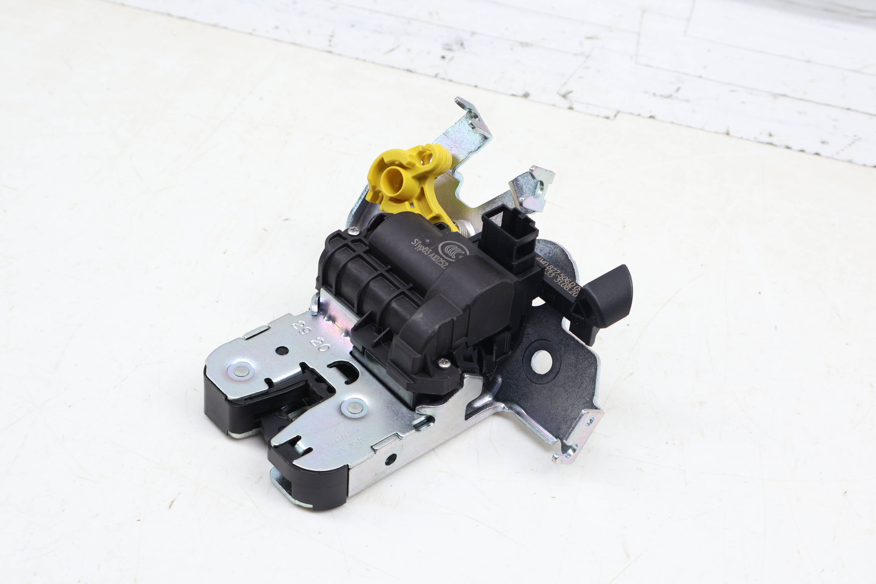 Trunk Hatch Latch / Lock 4M0827506D