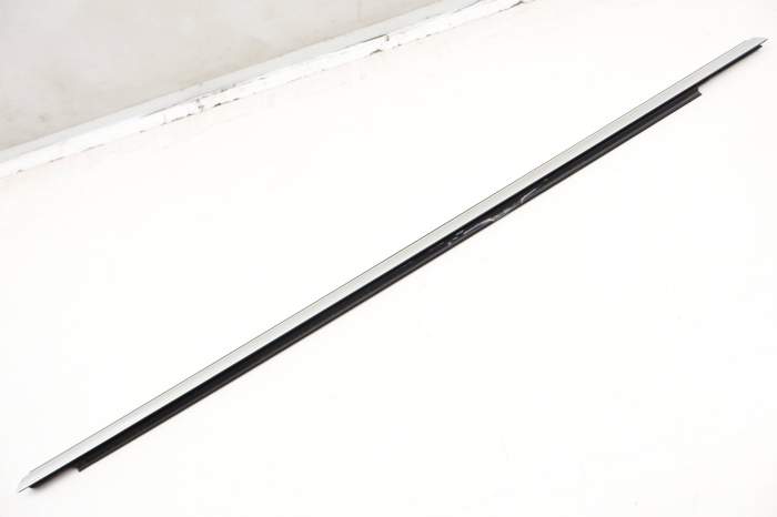 Door Window Slot Seal / Trim 8W8853764 main product photo