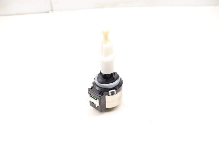 Headlight Range Control Motor 8U0941295A main product photo