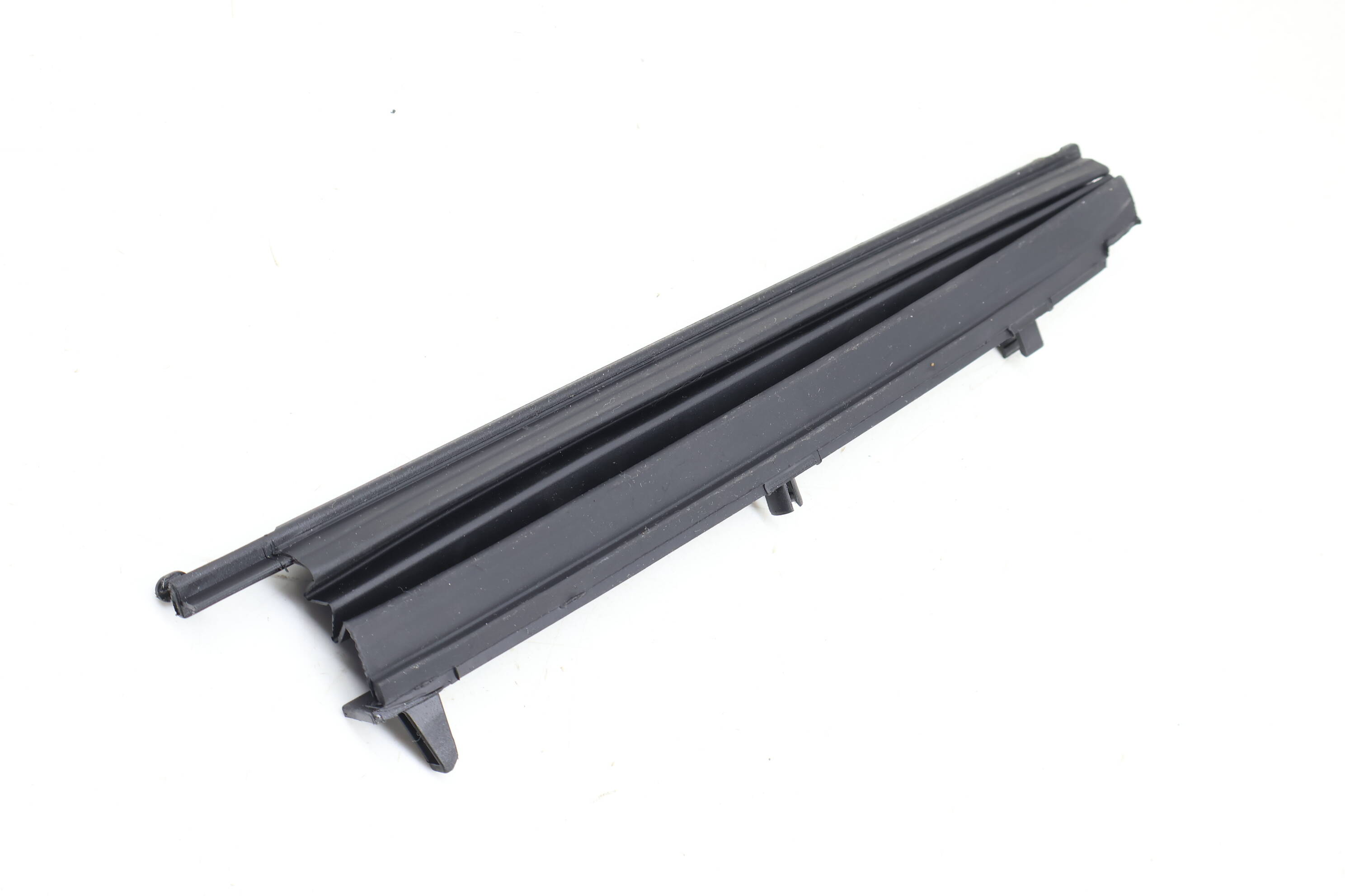 Sunroof / Sun Roof Glass Trim 8D0877782B 95556400600