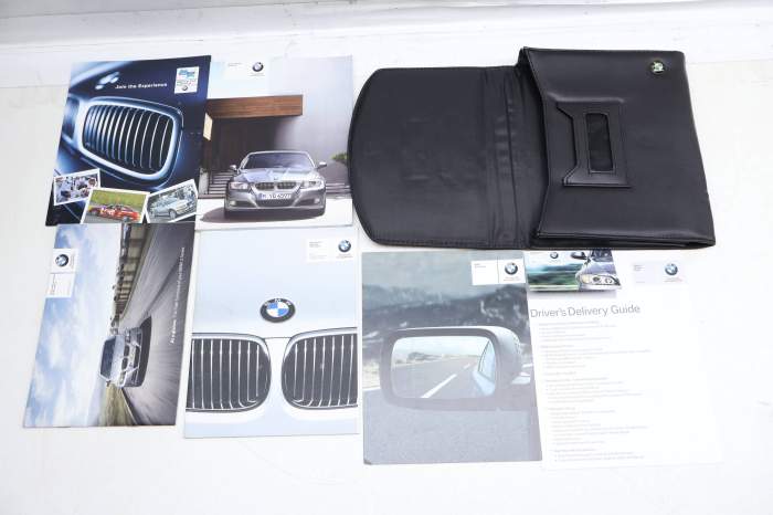 2011 Owners Manual (E90/E91) 01402605483 main product photo