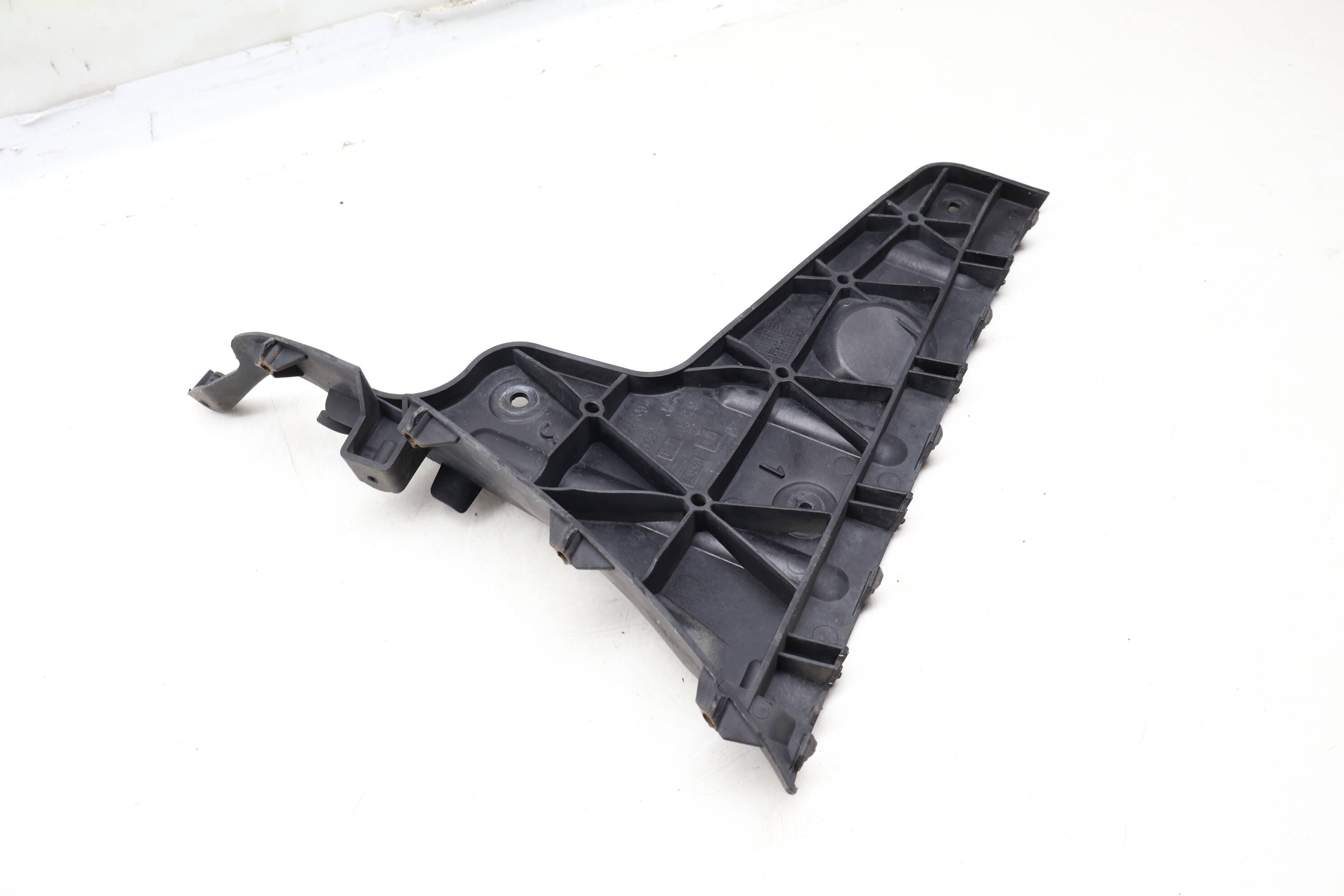 Bumper Guide / Bracket 8E5807454A