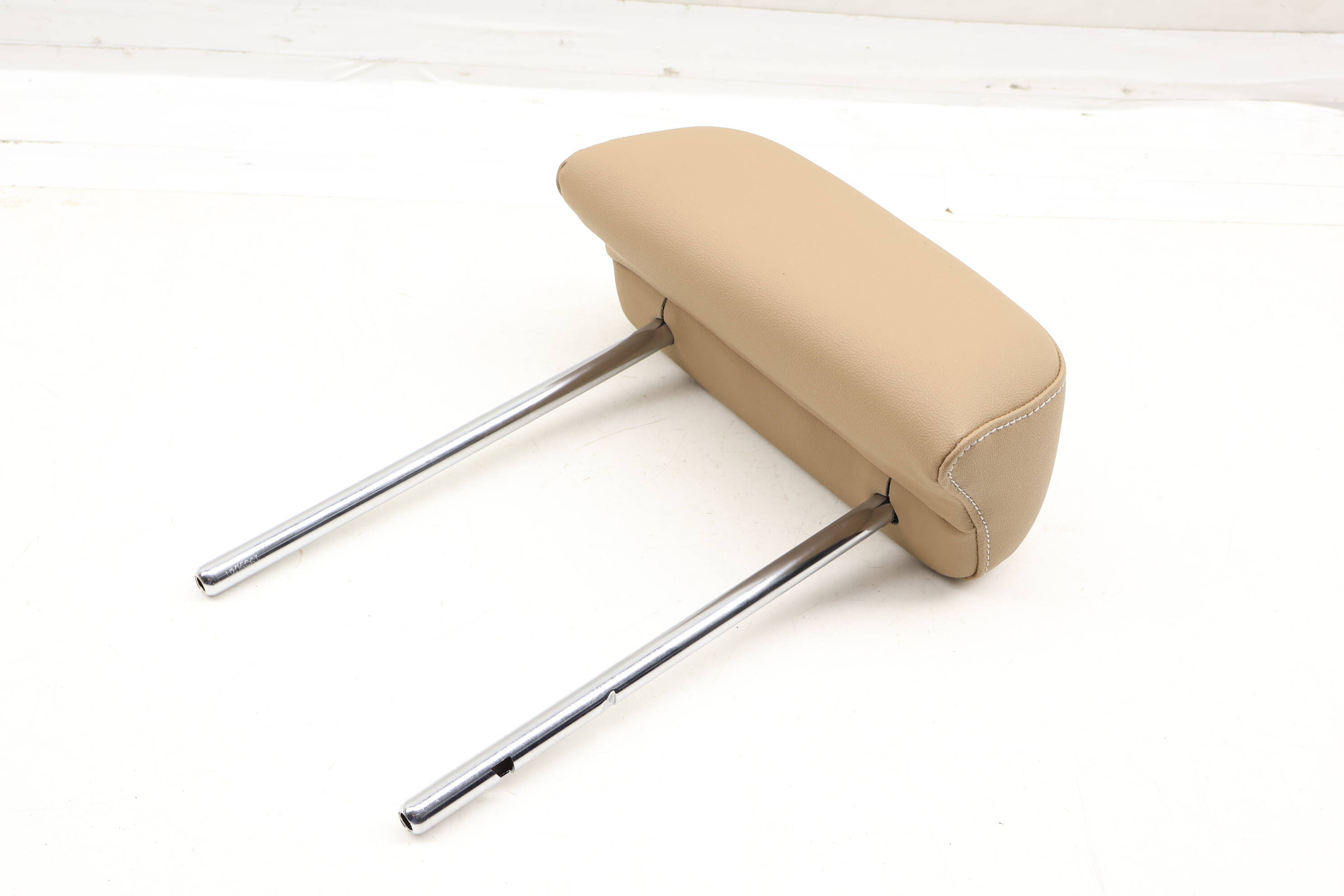 2Nd Row Center Headrest / Head Rest 3CN885900E