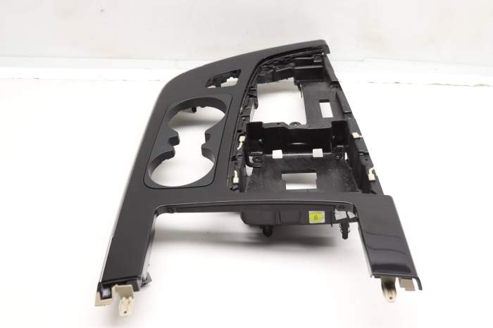 Shifter Bezel / Center Console Trim 4M1864261A main product photo
