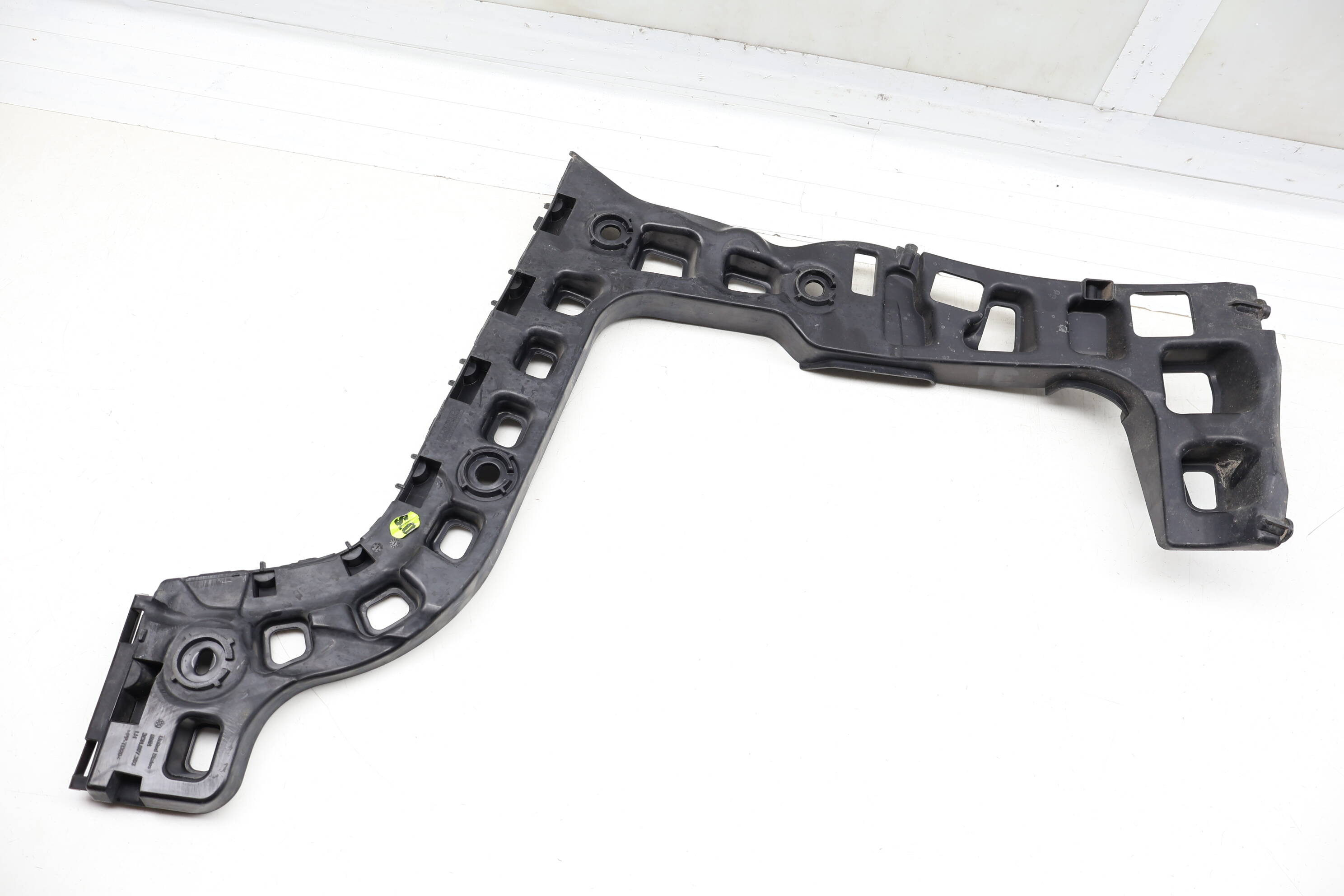 Bumper Guide / Bracket 3CN807393