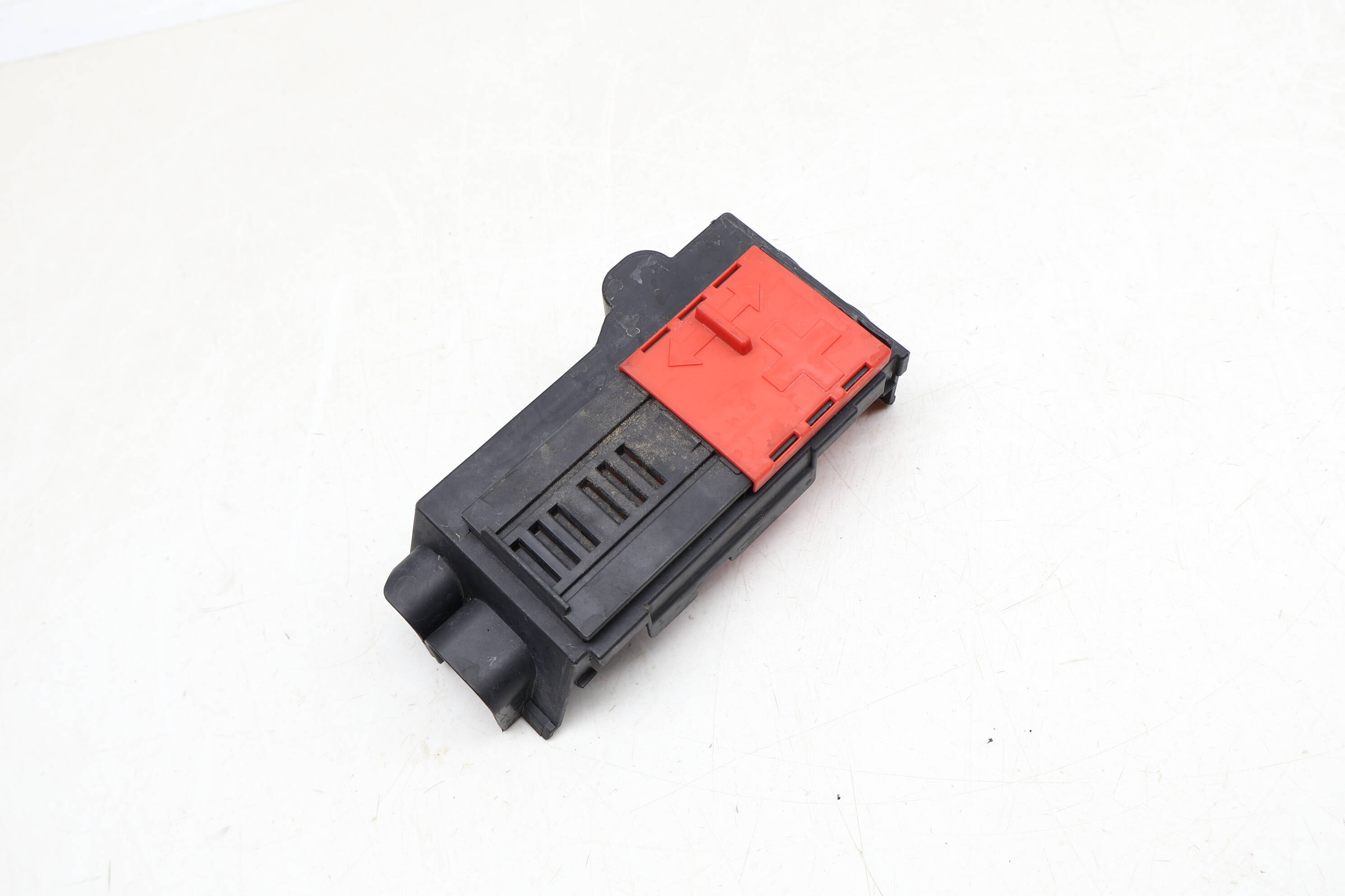 Positive&#x20;Battery&#x20;Terminal&#x20;&#x2F;&#x20;Junction&#x20;Box&#x20;Cover&#x20;1665450403