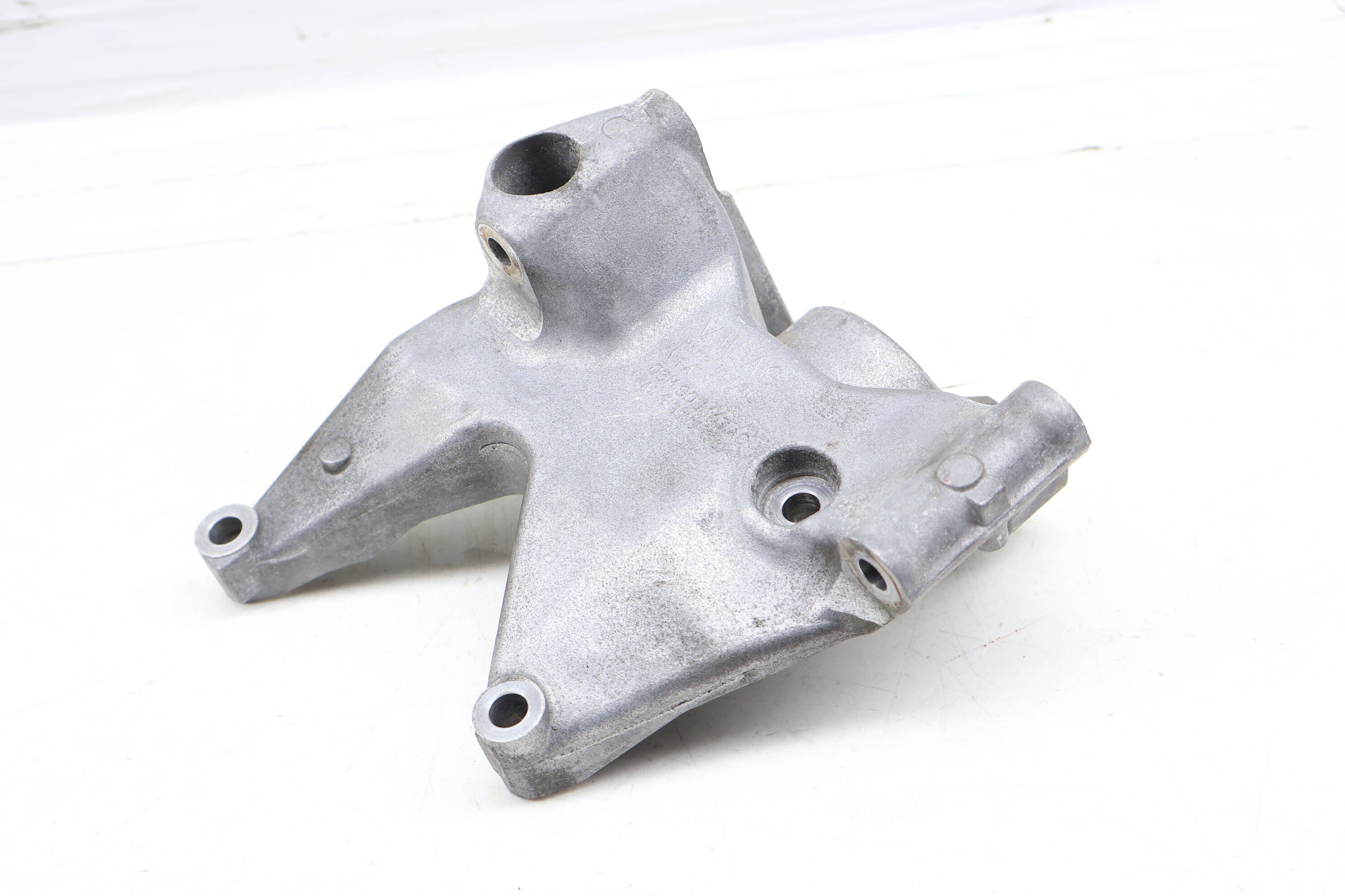 Alternator Bracket 06M903143AC 9A790314310