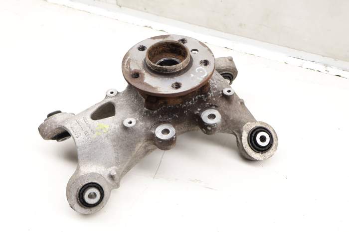 Spindle Knuckle W/ Wheel Bearing 33326852161 main product photo