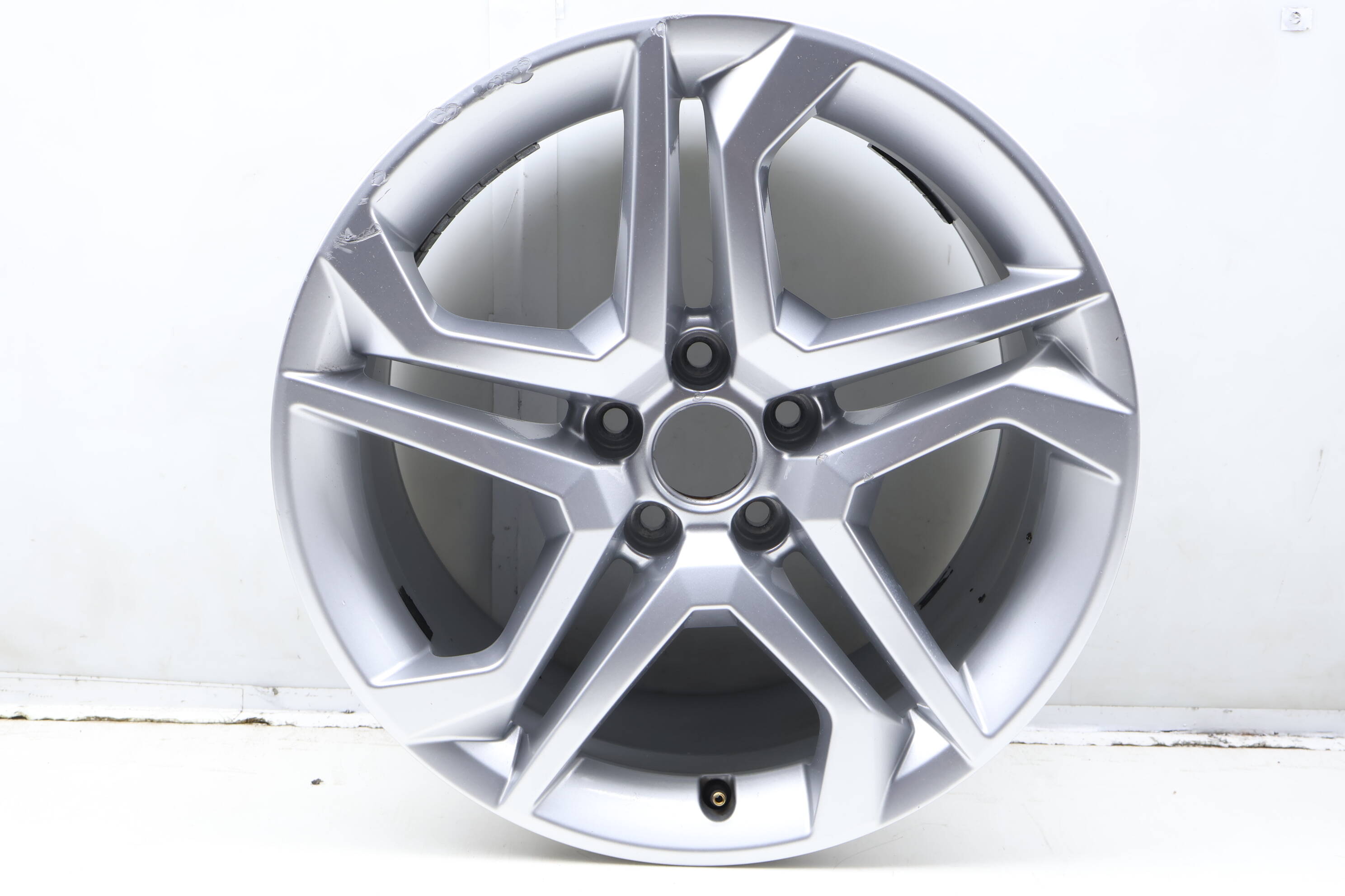 18&quot;&#x20;Inch&#x20;Alloy&#x20;Rim&#x20;&#x2F;&#x20;Wheel&#x20;&#x28;5&#x20;Double&#x20;Spoke&#x29;&#x20;80A601025BD