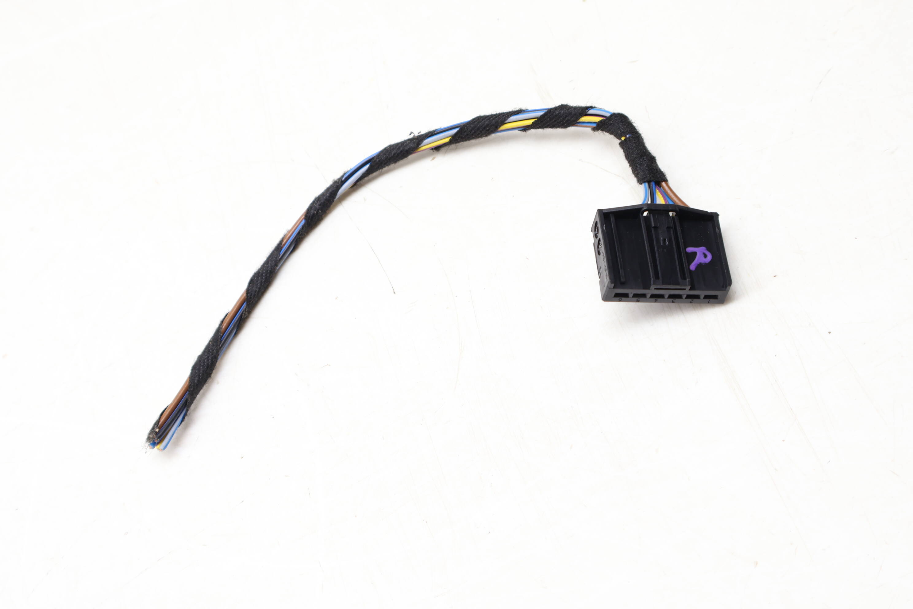 Outer Tail Light Wiring Harness Connector / Pigtail 61136984754