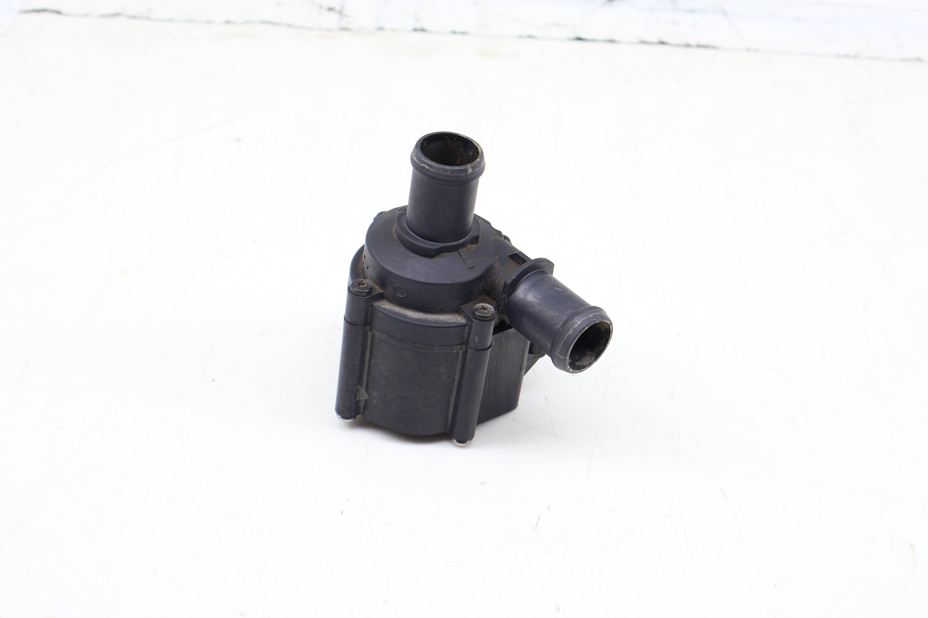 Auxiliary Coolant / Water Pump 06H121601P