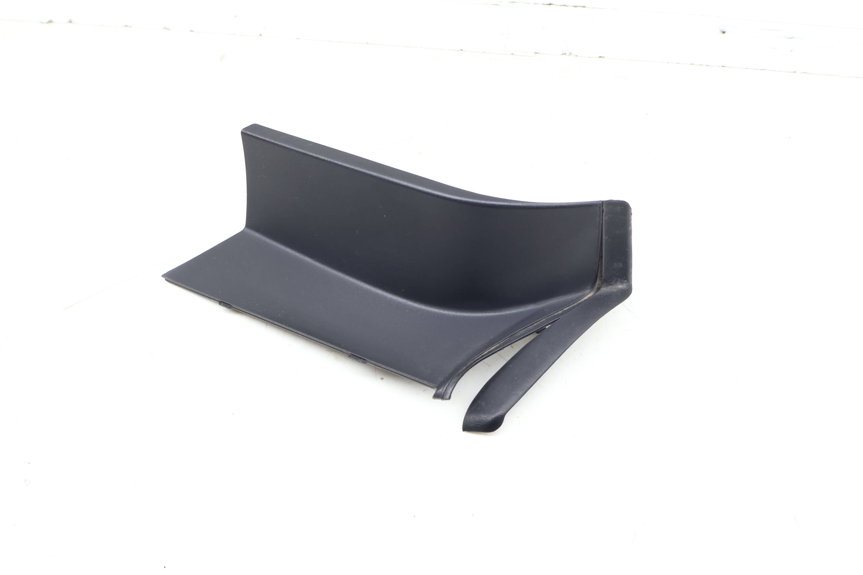 Outer Tail Light / Lamp Trim 4G5945254