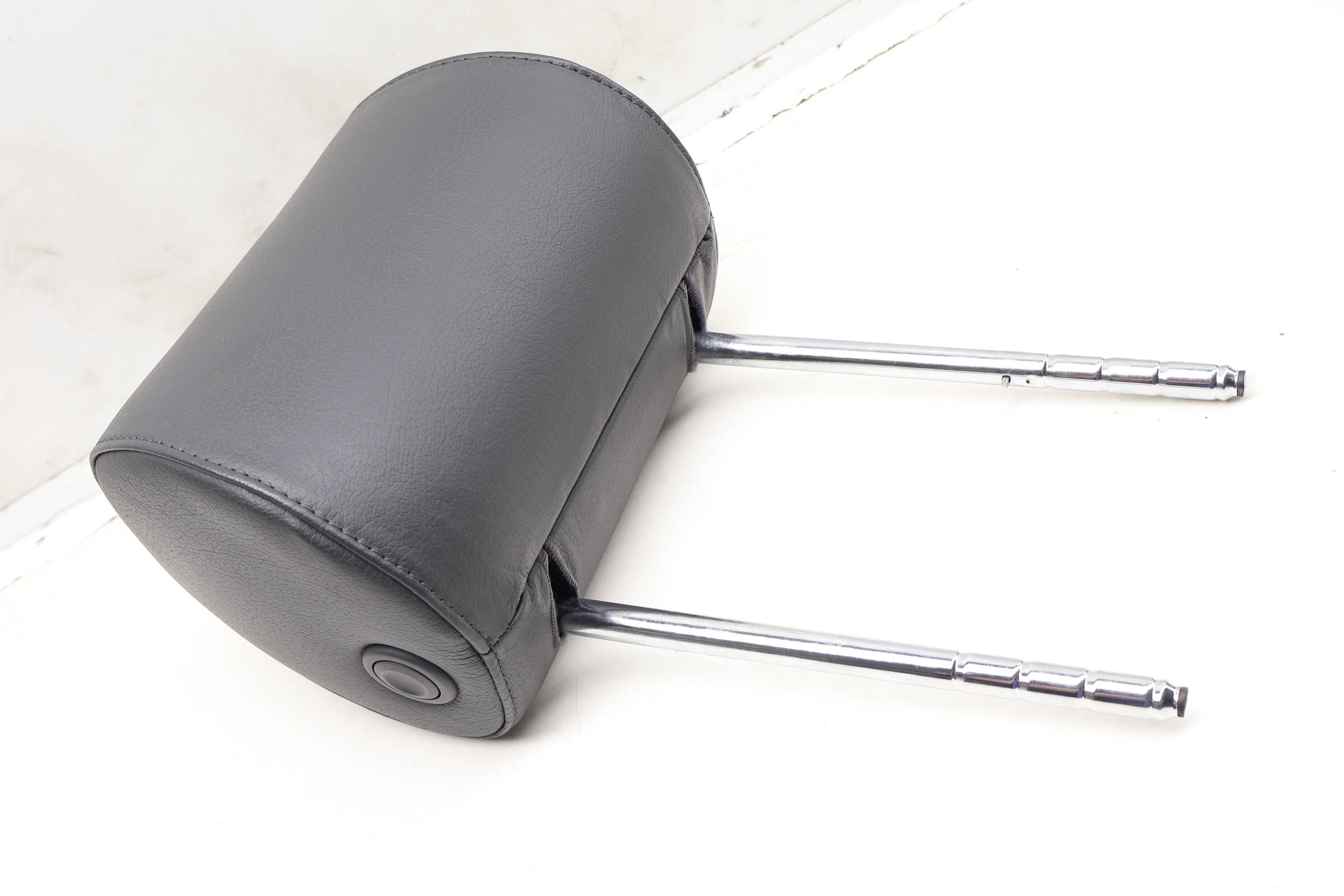 Headrest / Head Rest 4B0881921J