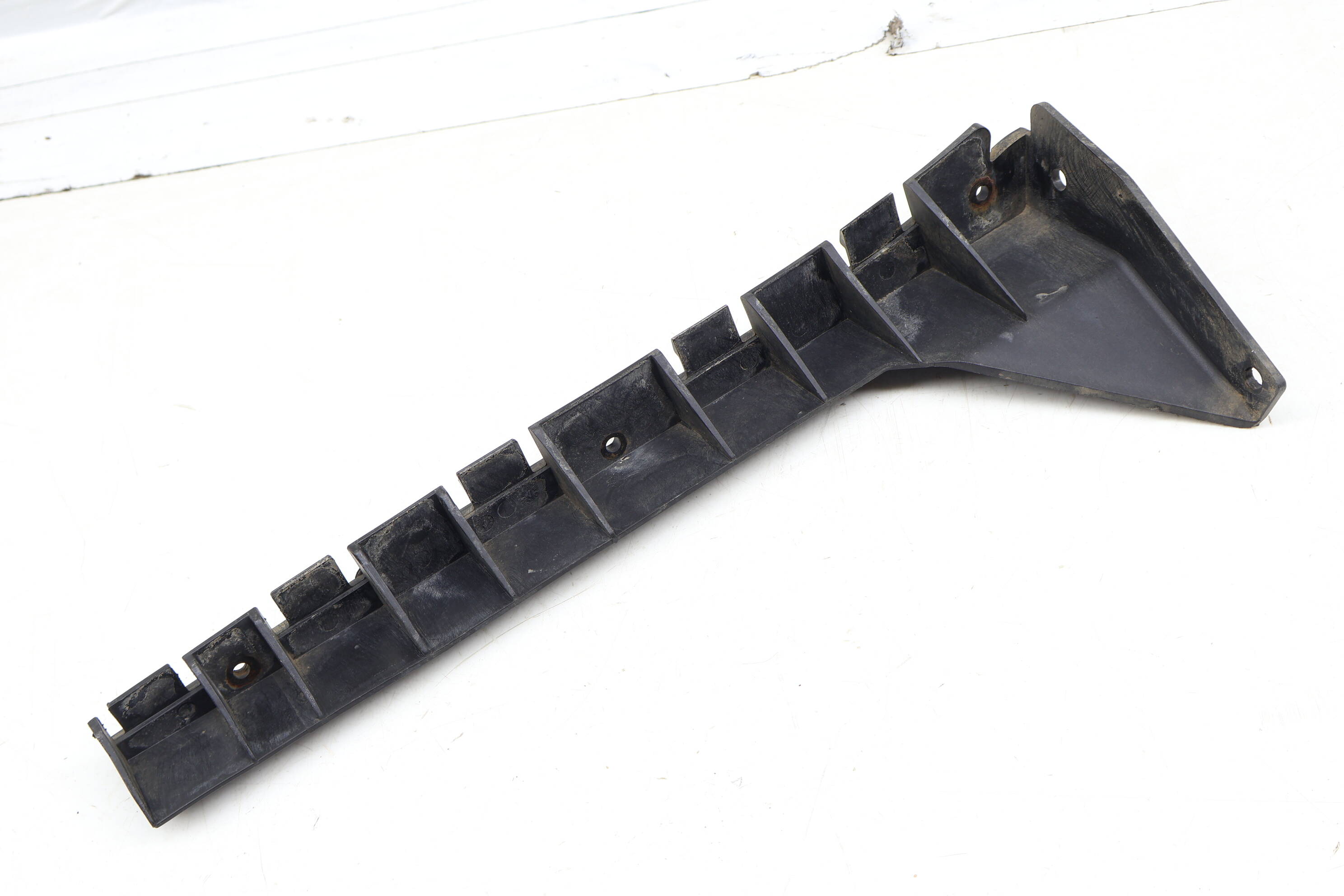 Bumper Mount / Guide Bracket 4E0807572A