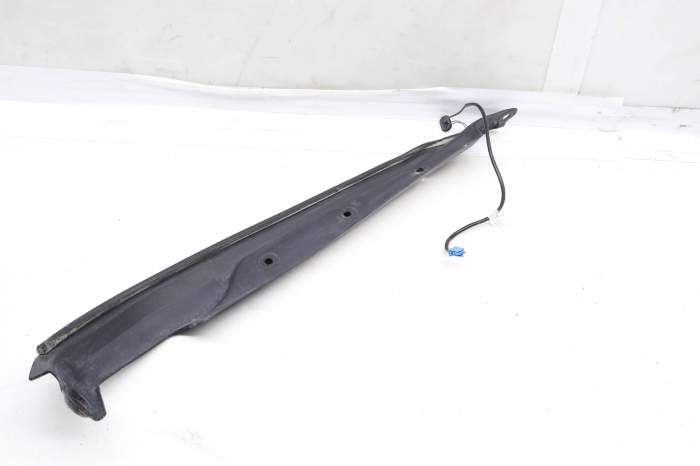 Trunk Liftgate Pinch Resistance Guide / Sensor 1668701151 main product photo