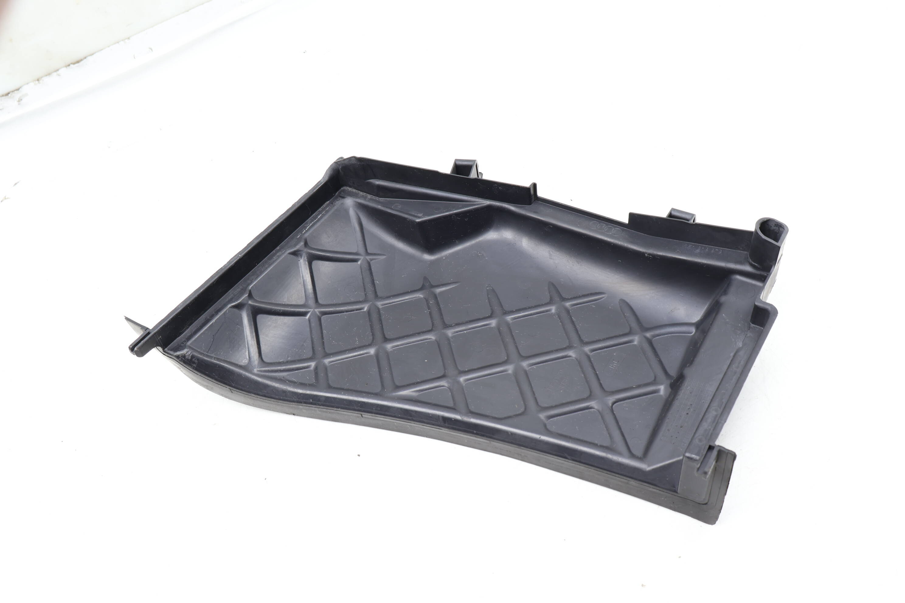 Upper Cabin Air Filter Housing / Cover 8E1819979