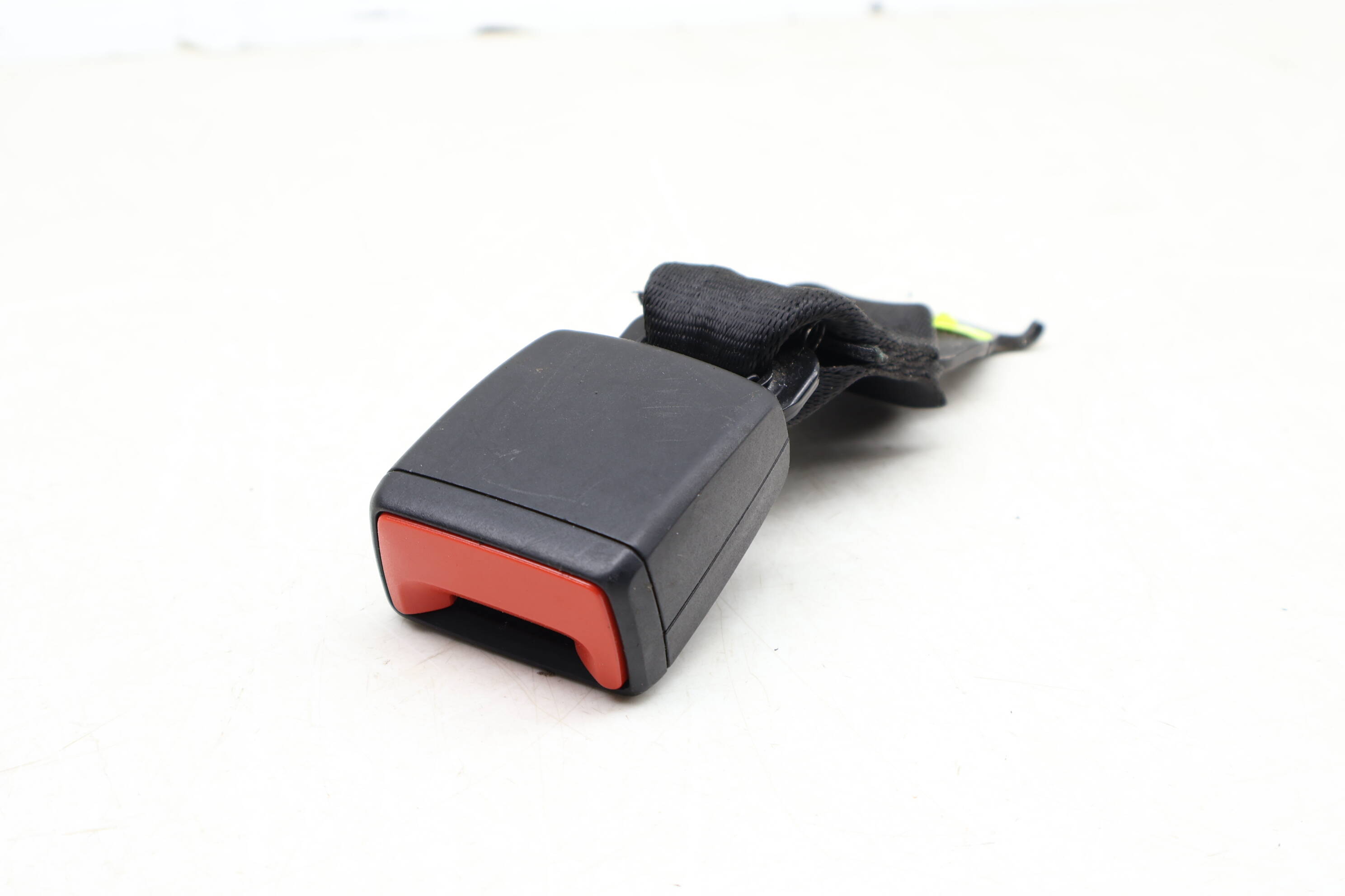 Center 2Nd Row Seat Belt Buckle / Receiver 4M0857740P