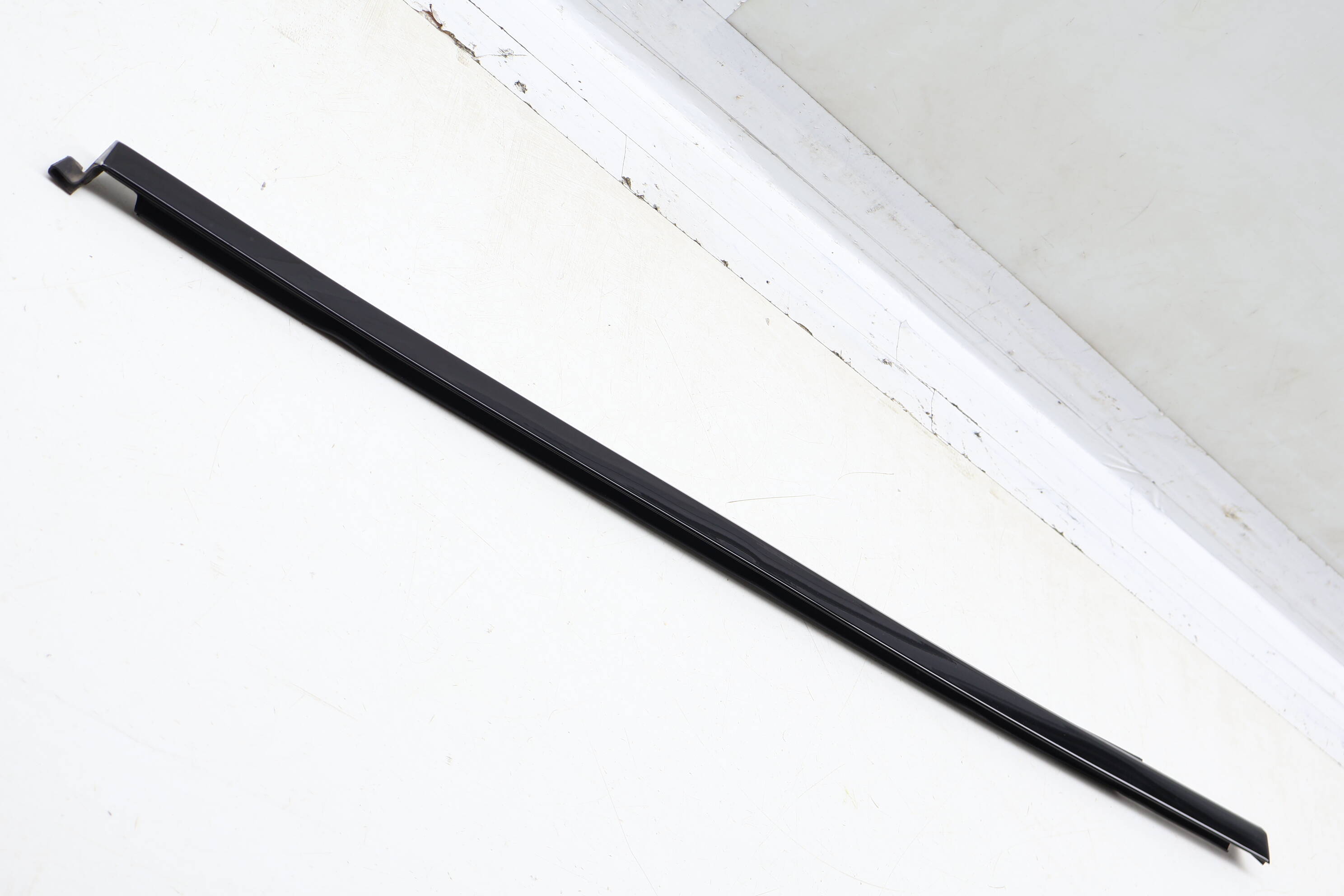 Exterior Door Molding / Trim 95B839475A