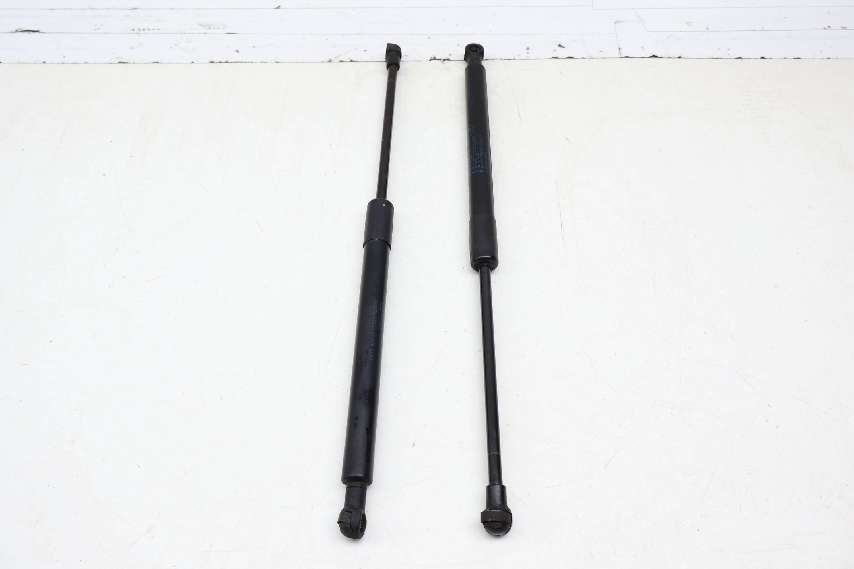 Hood Strut / Shock Absorber Set 51237060550