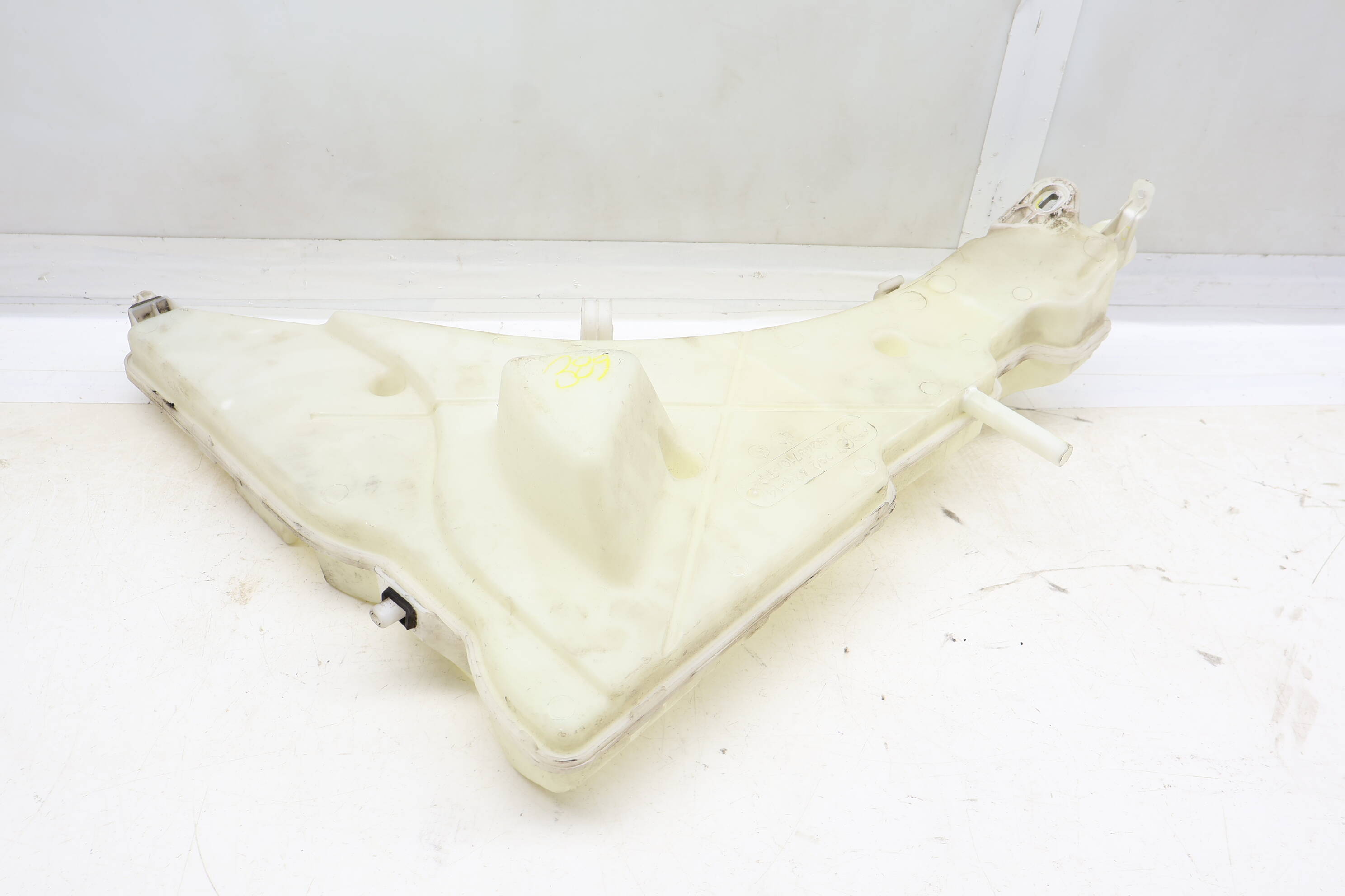 Windshield Washer Tank / Reservoir 61667292424