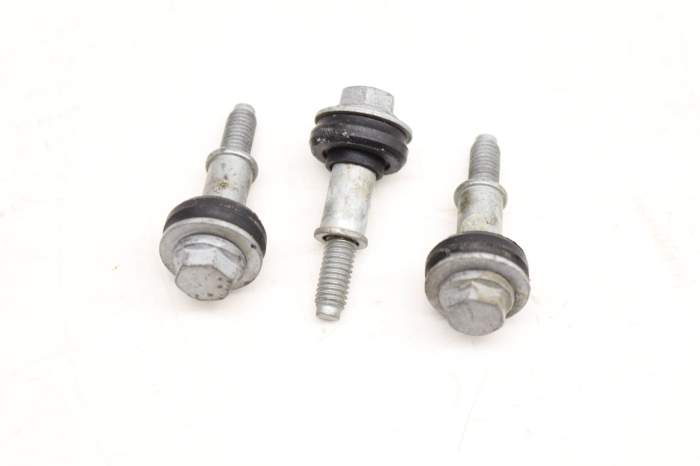 Engine Valve Cover Bolt Set (3) 11127841217 main product photo