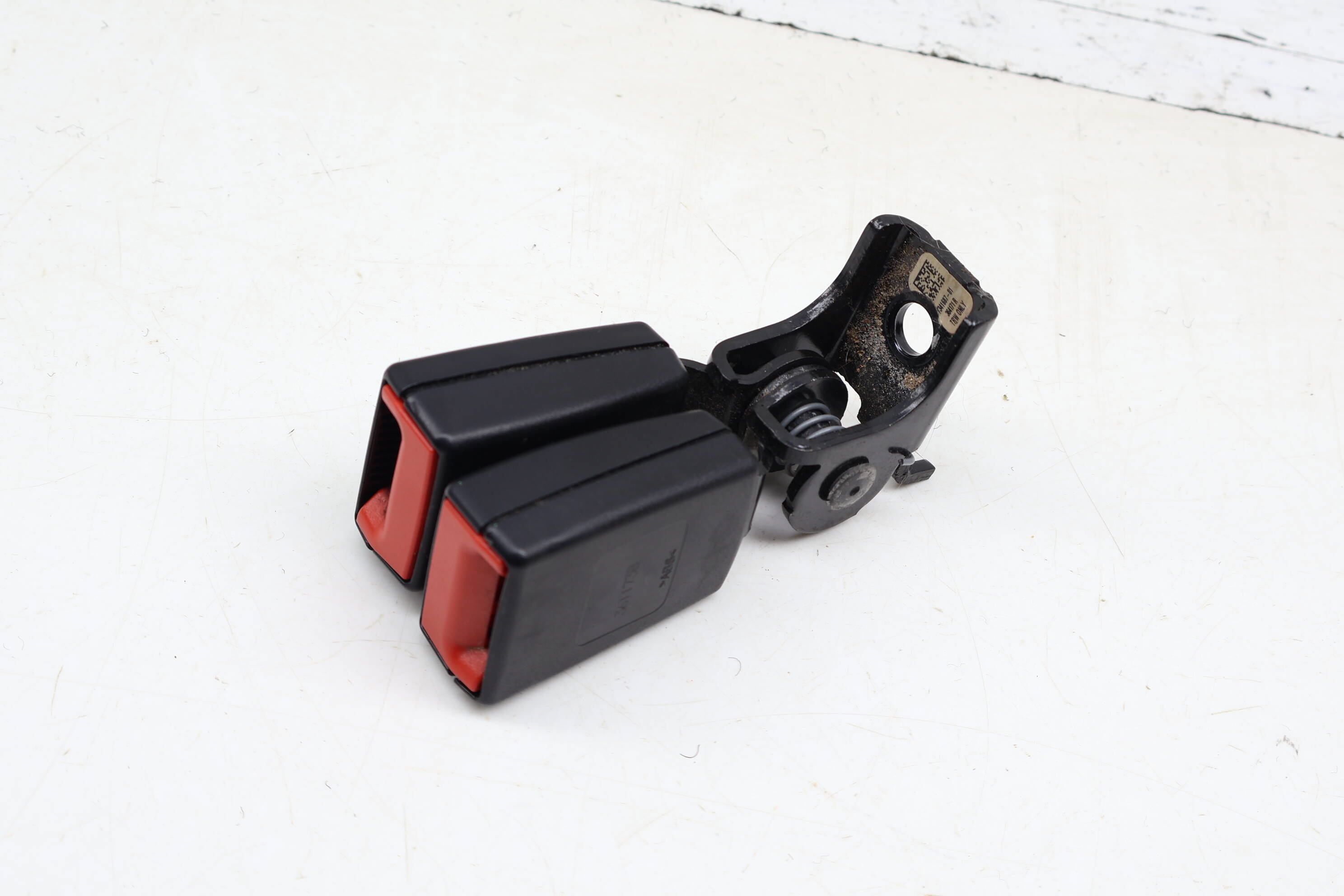 Center Seat Belt Buckle / Receiver 72117341687