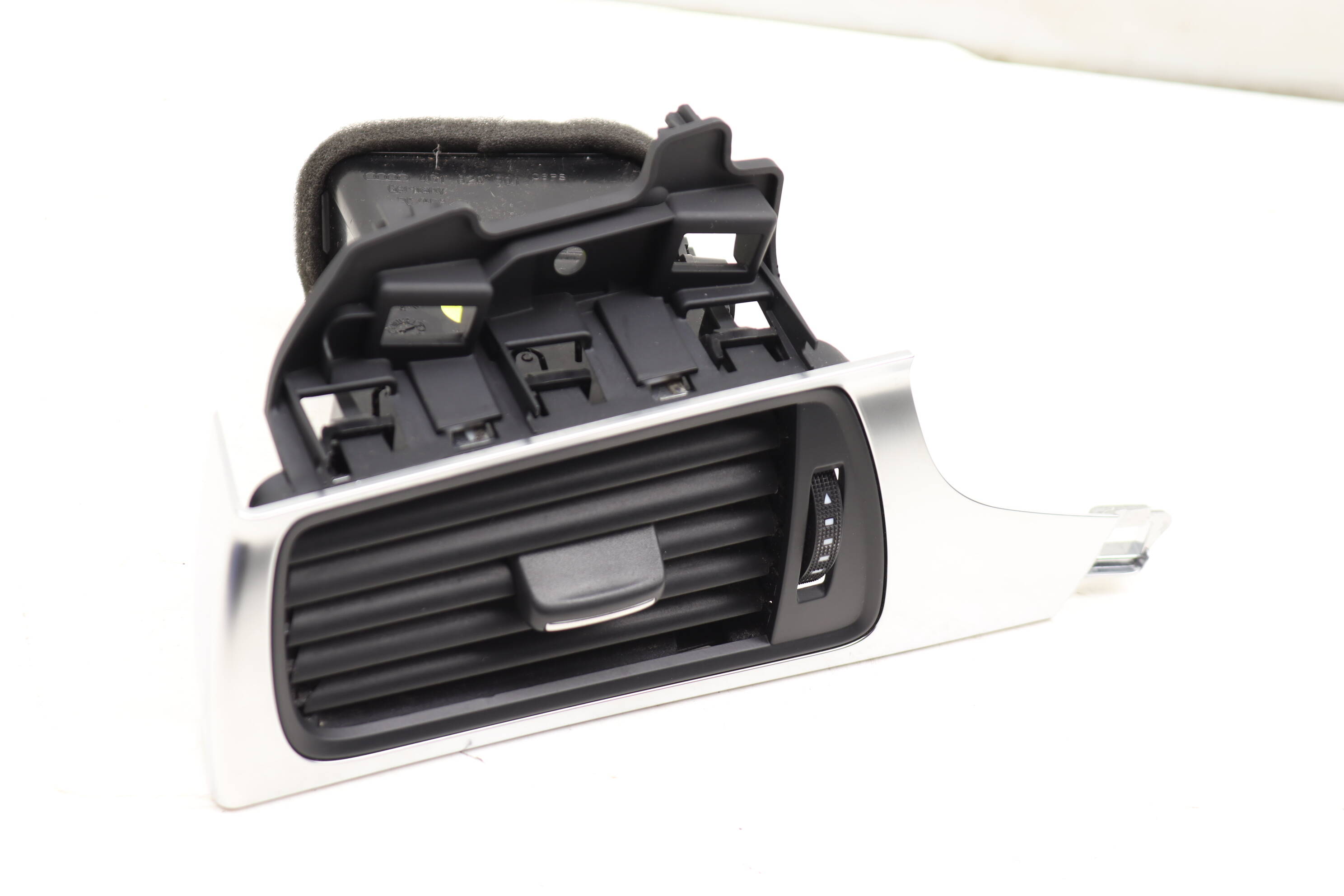 Dash Air Vent W/ Trim 4G1820901C