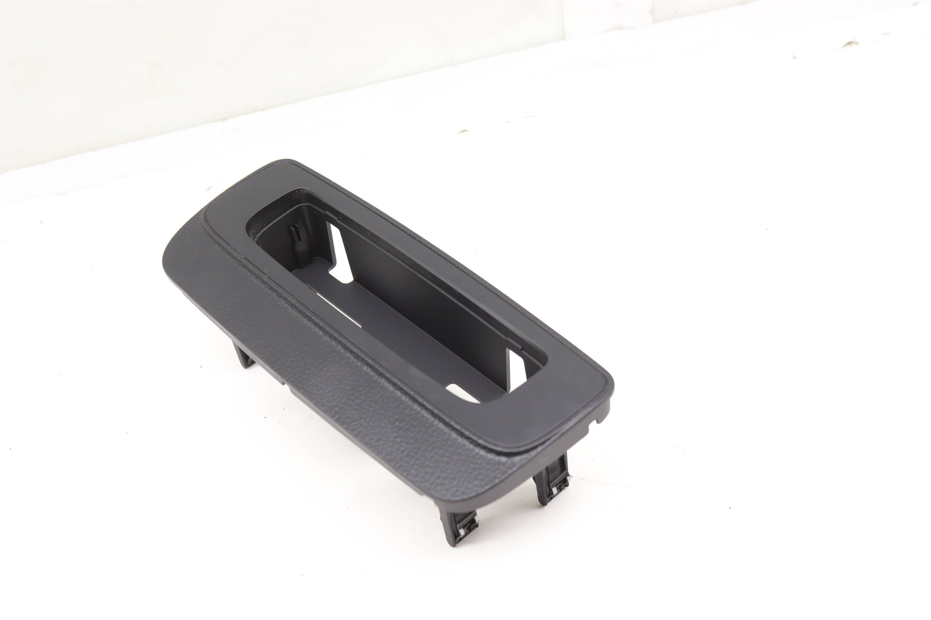 Center Console Climate Control Trim / Bezel 4M0863289