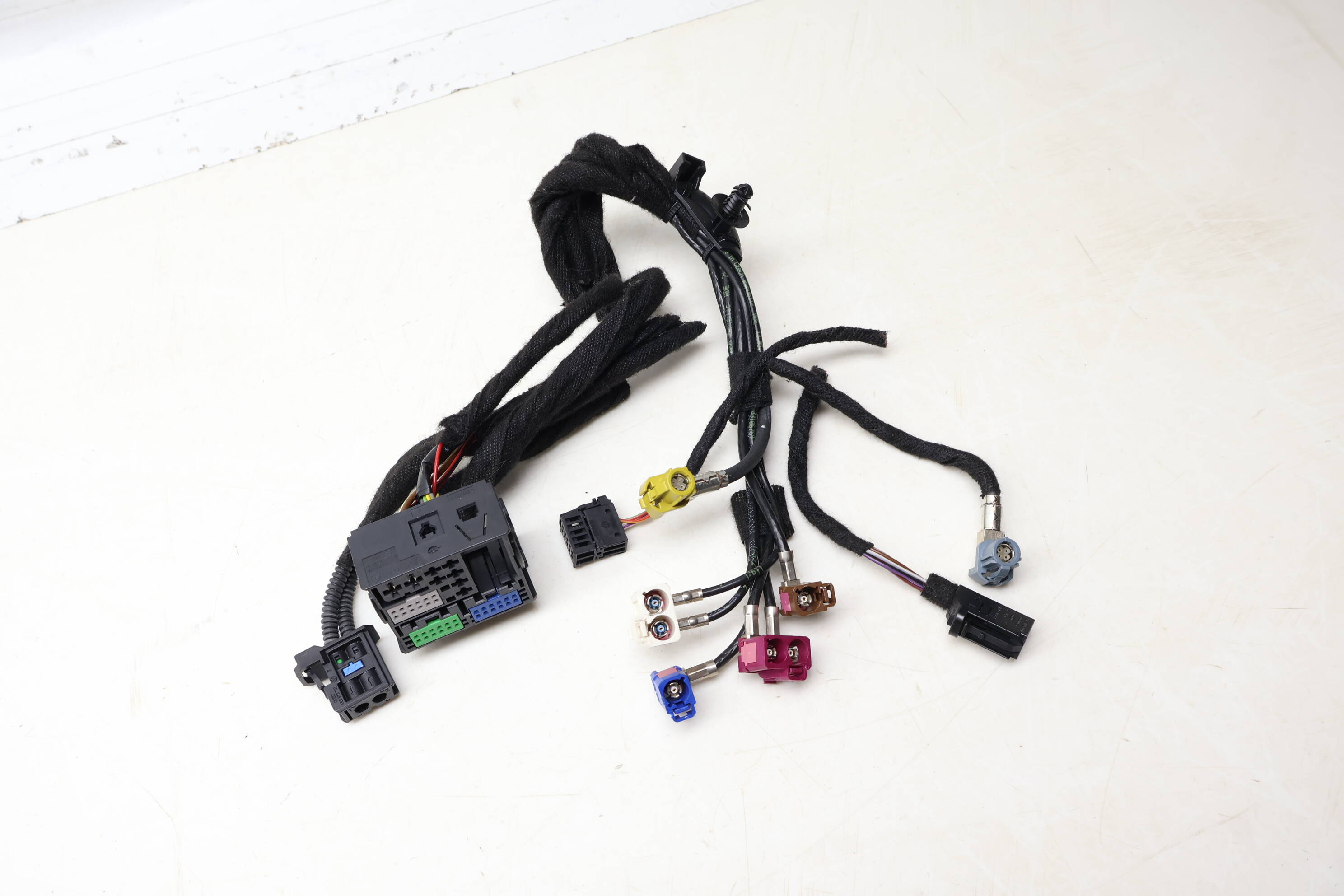 Dash Mmi / Multimedia Unit Wiring Harness Connector / Pigtail Set