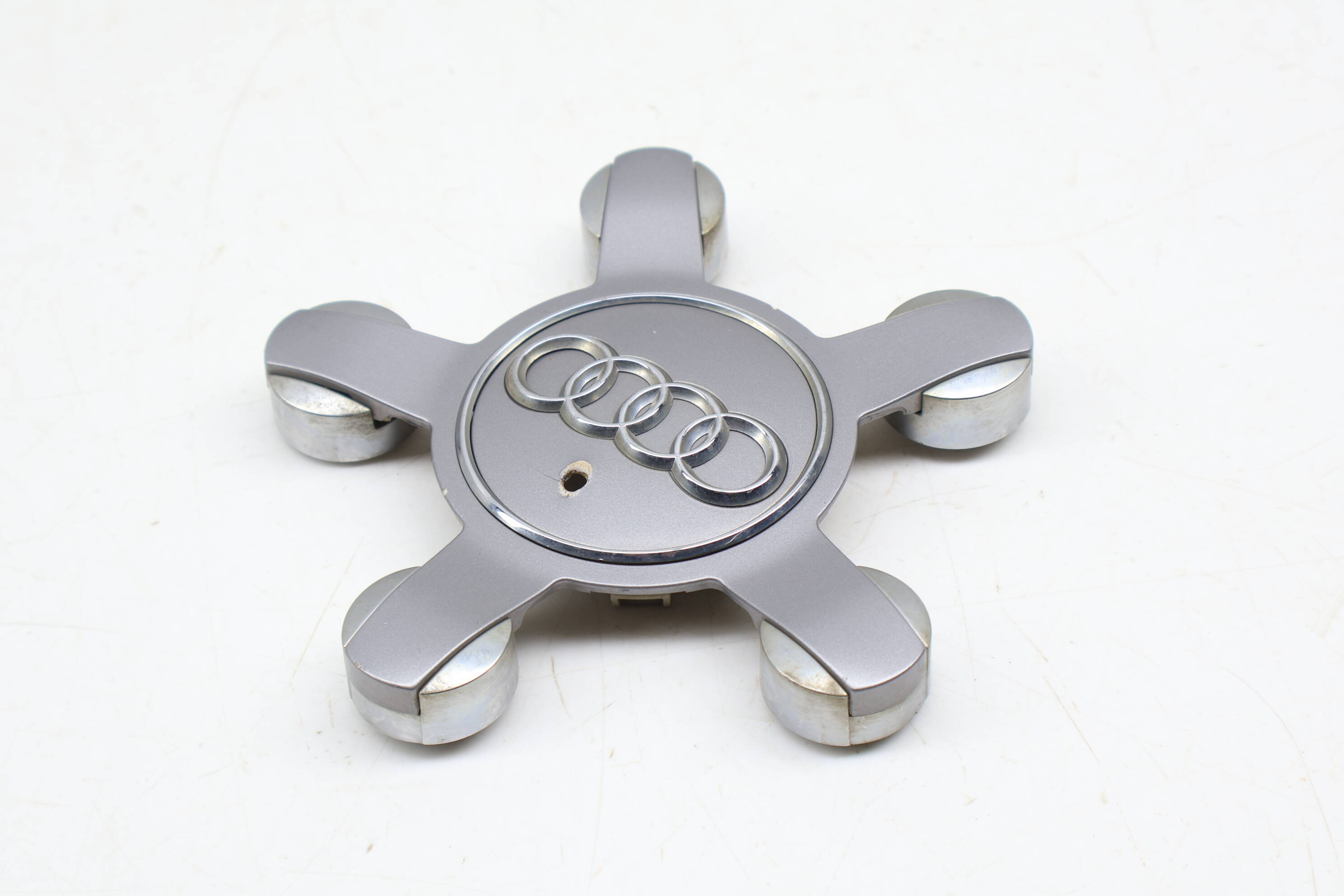 Wheel Center Cap 8R0601165