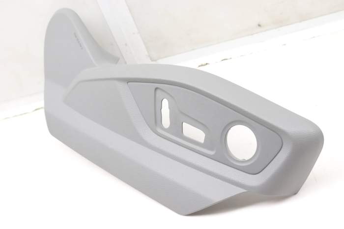 Outer Seat Switch Trim / Panel 4M0881326K main product photo