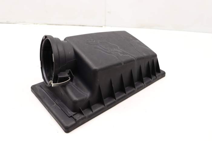 Engine Air Filter Housing / Box (Upper) 13717503559 main product photo