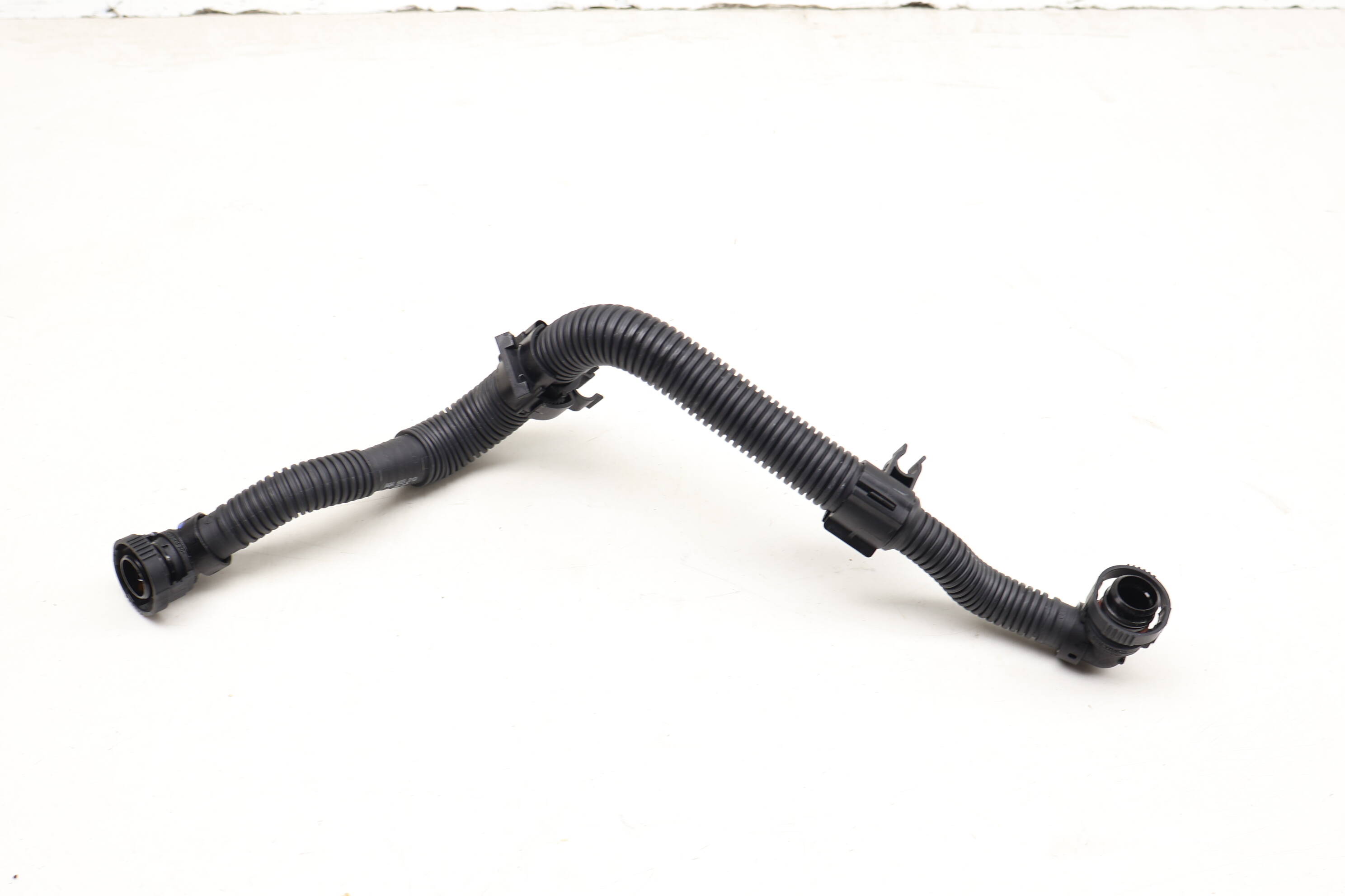 Pcv Engine Breather Hose / Line 06N103213