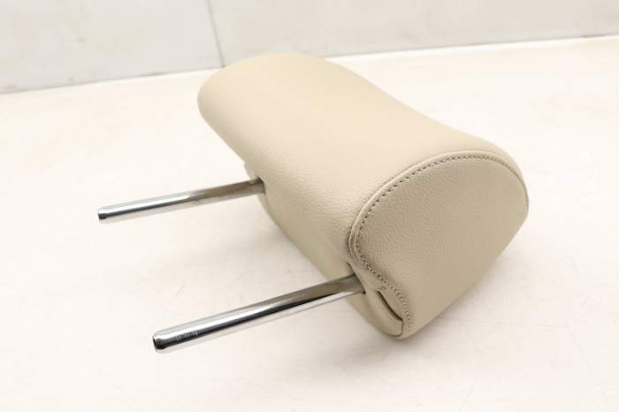 Headrest / Head Rest 561885901B main product photo