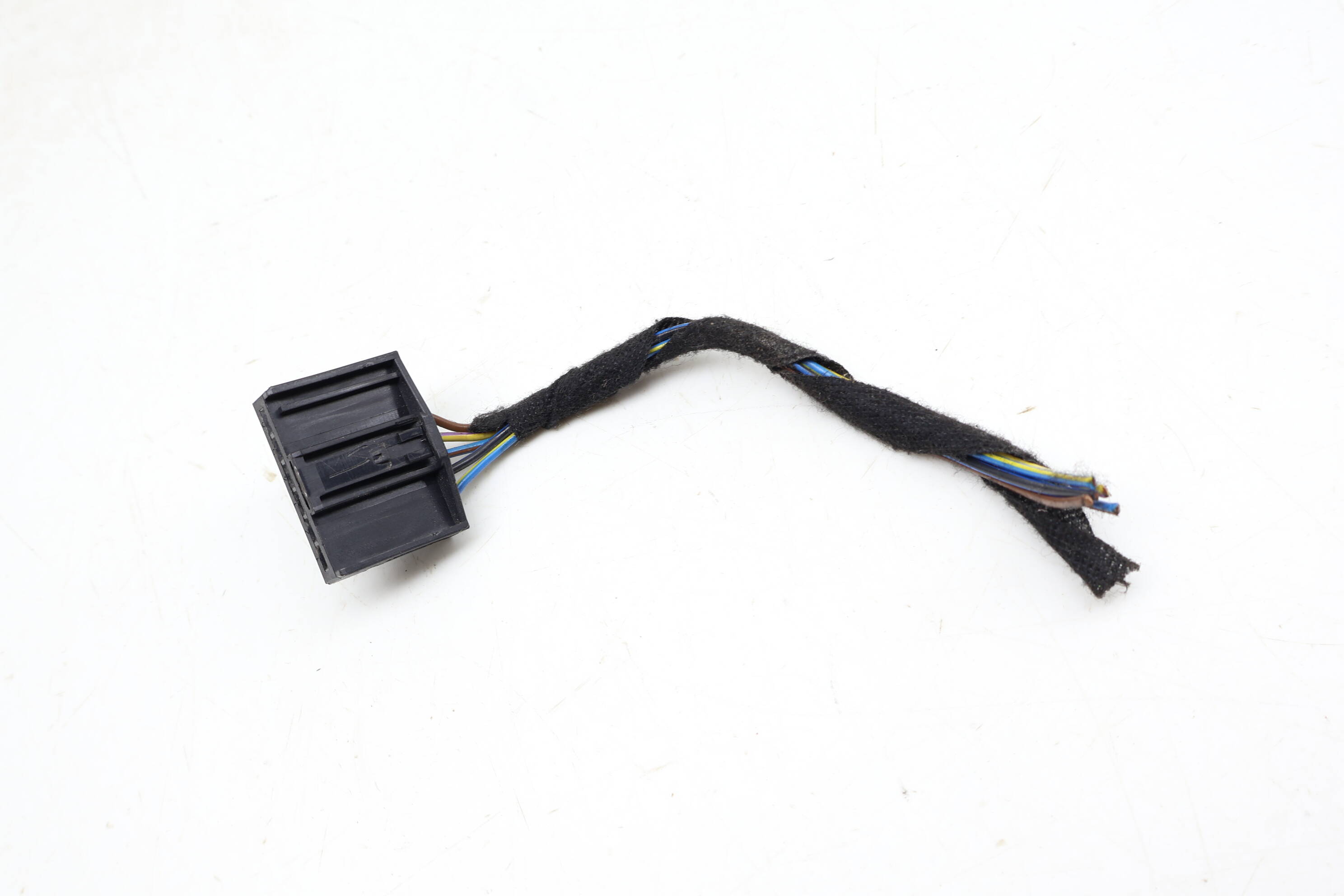 Outer Tail Light Wiring Harness Connector / Pigtail 61136984754