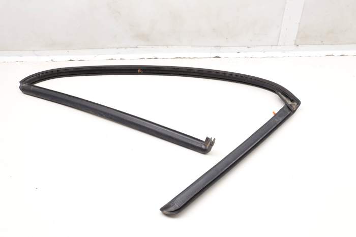 Upper Door Window Seal / Weather Stripping LR058560 main product photo