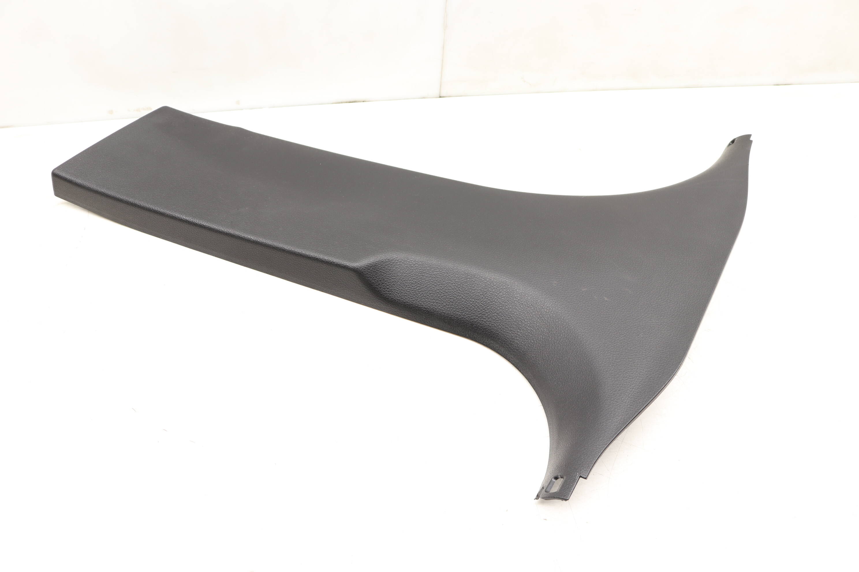 Lower B Pillar Trim / Cover 51437221001