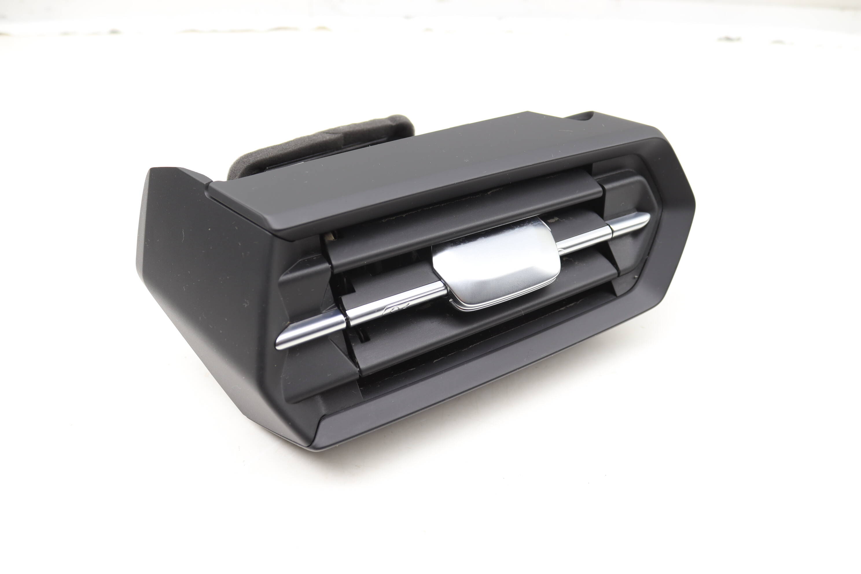 Dash Air Vent 8Y1820901A