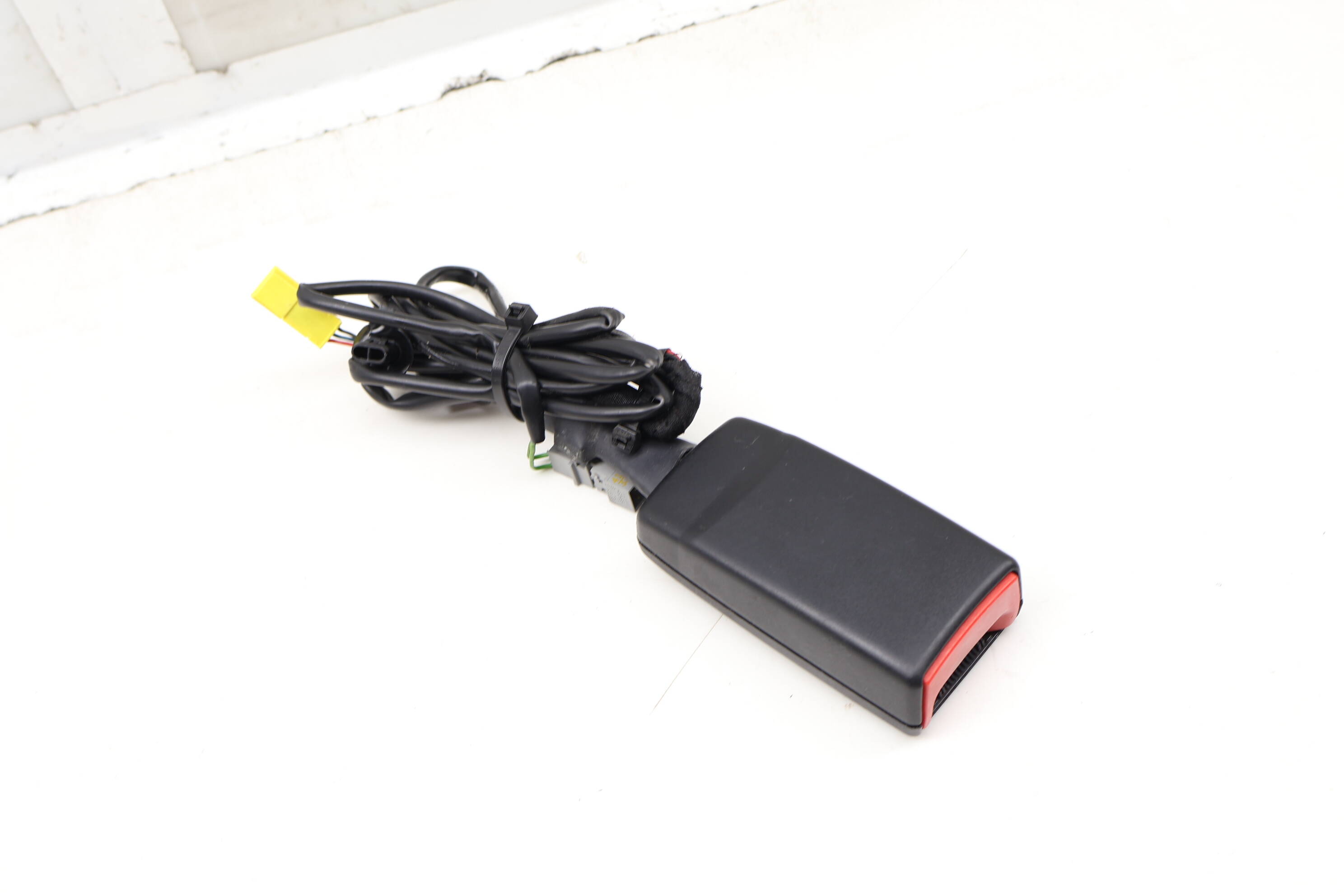 Seat Belt Buckle / Receiver 97080318405