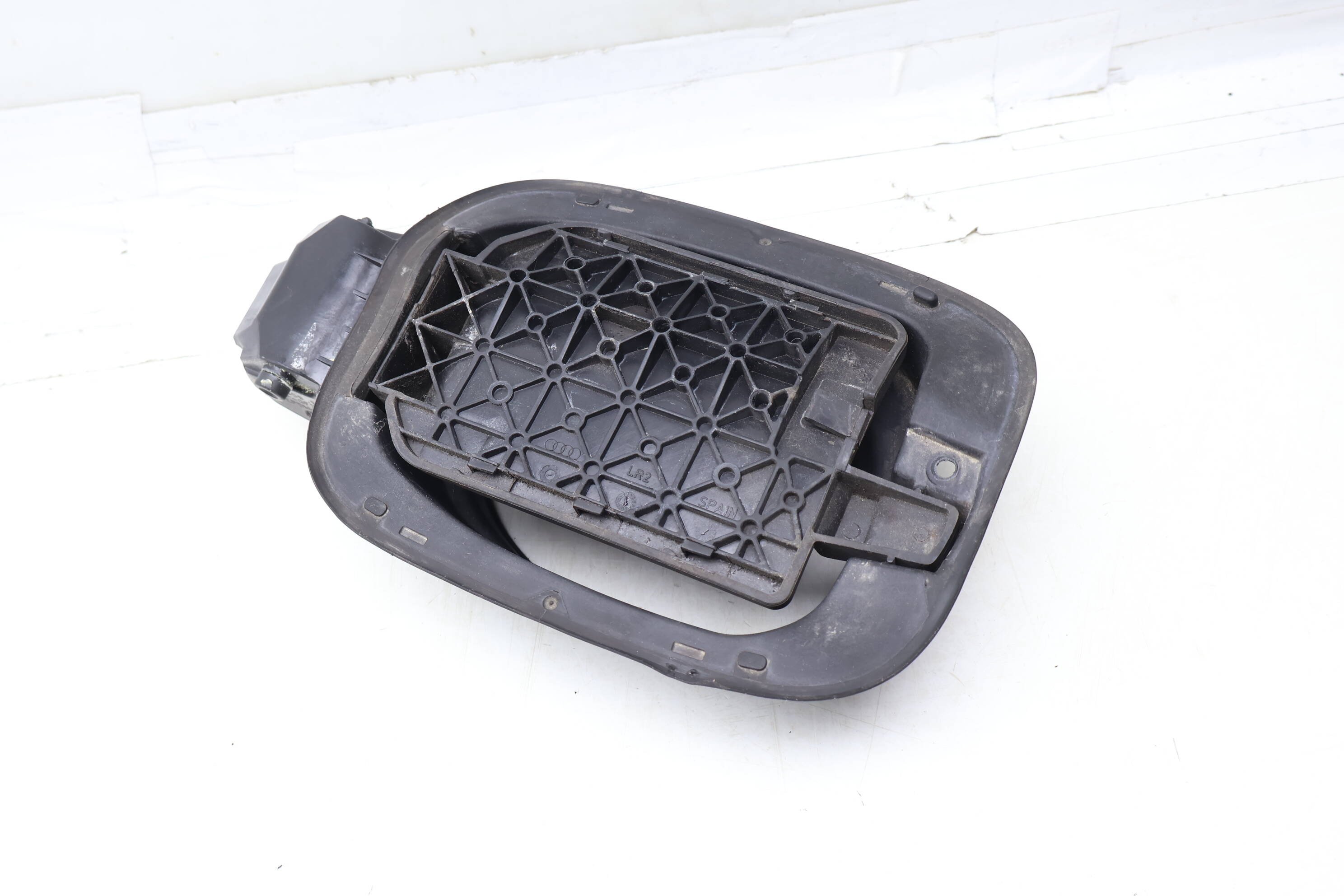 Gas / Fuel Filler Door Bracket 8R0809999B