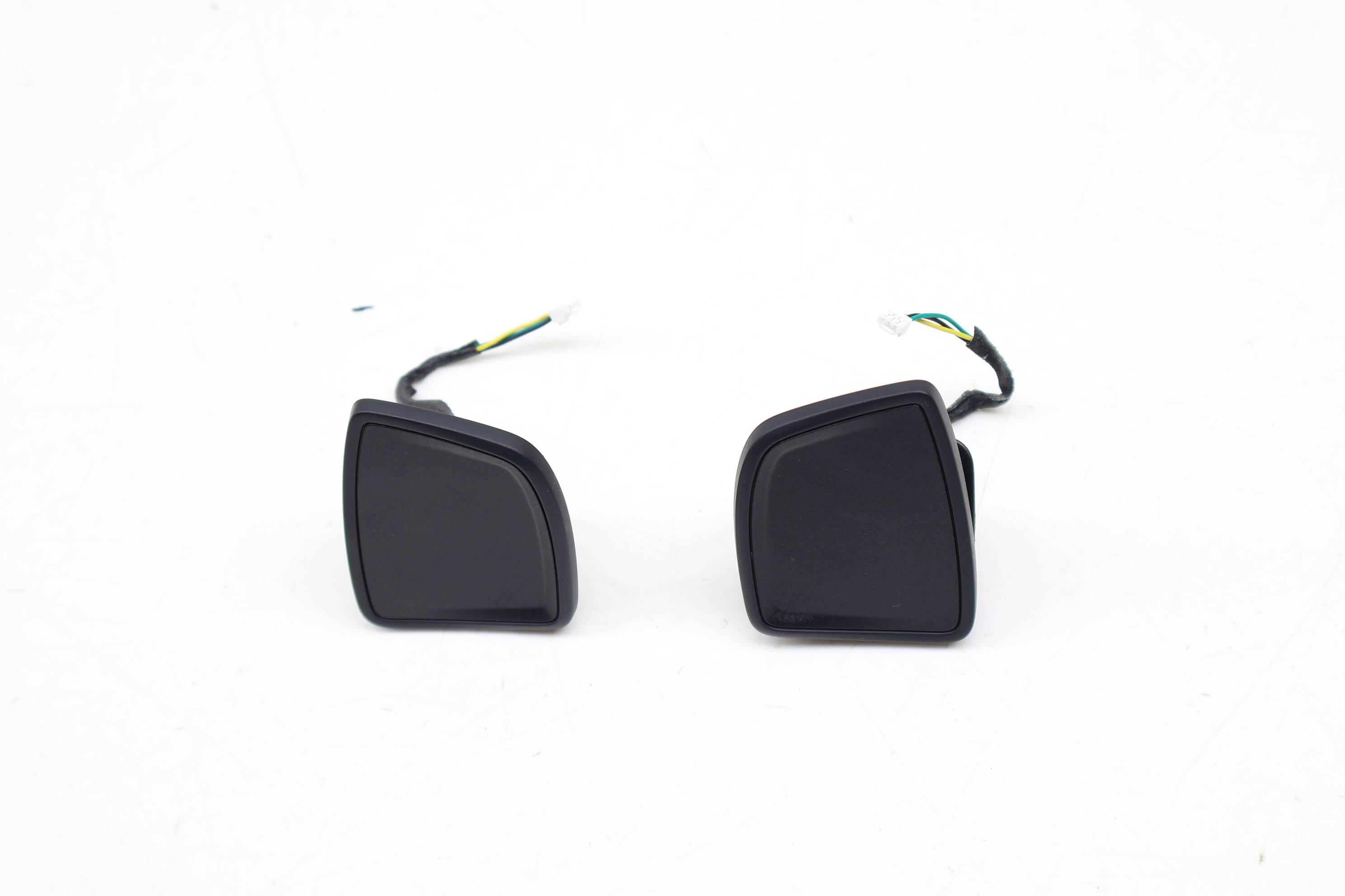 Steering Wheel Tiptronic Shift Paddle / Button Set 82A951523J