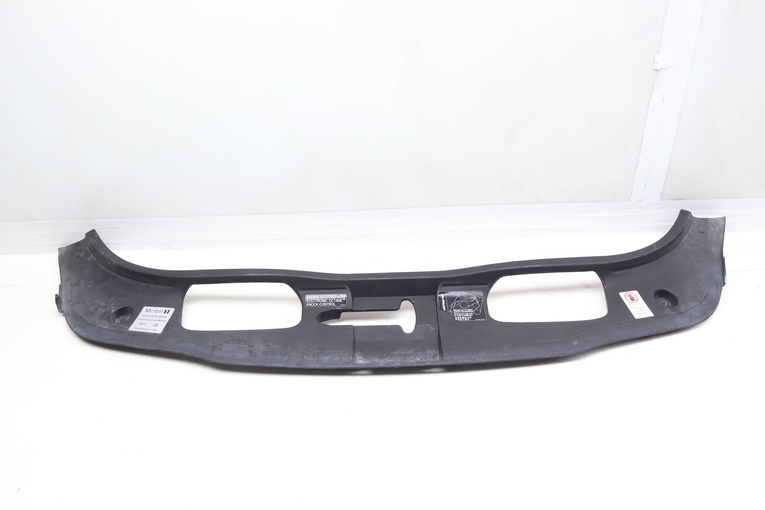 Upper Core Support / Lock Carrier Trim 97050481101